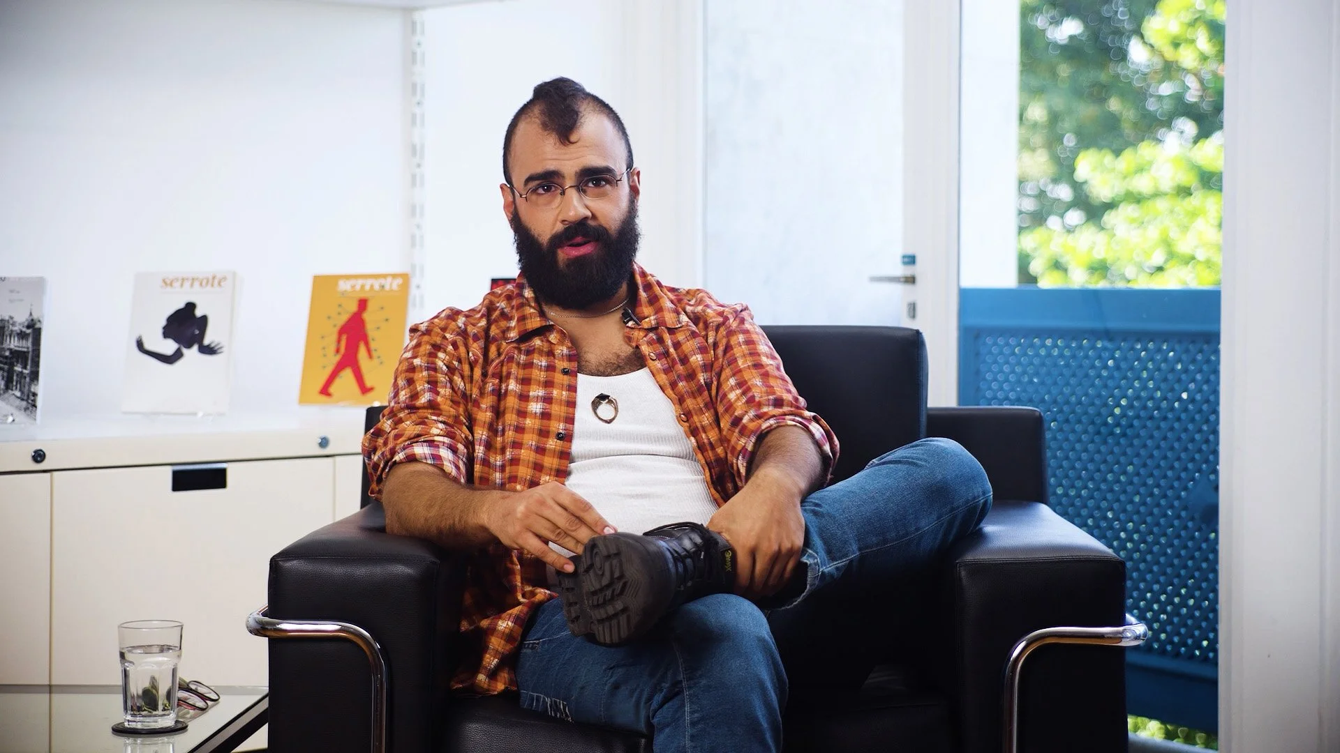 Teaser LGBT Legendado (1).00_02_52_02.Quadro003.jpg