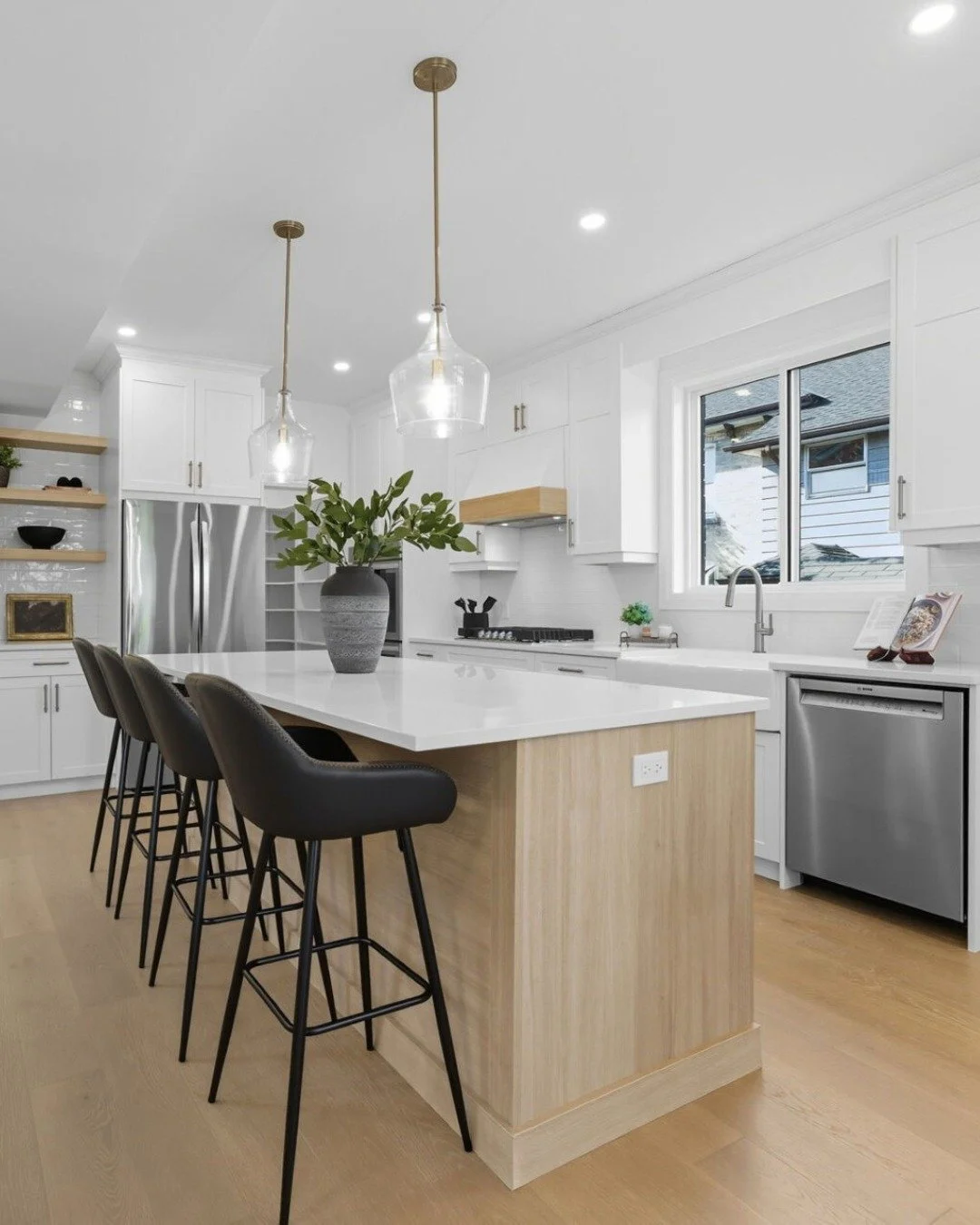 This isn’t just a kitchen — it’s the backdrop for family dinners, holiday celebrations, and slow weekend breakfasts 🧇 👨‍👩‍👧‍👦 
We designed it to be the true heart of the home, not just a place to cook. With plenty