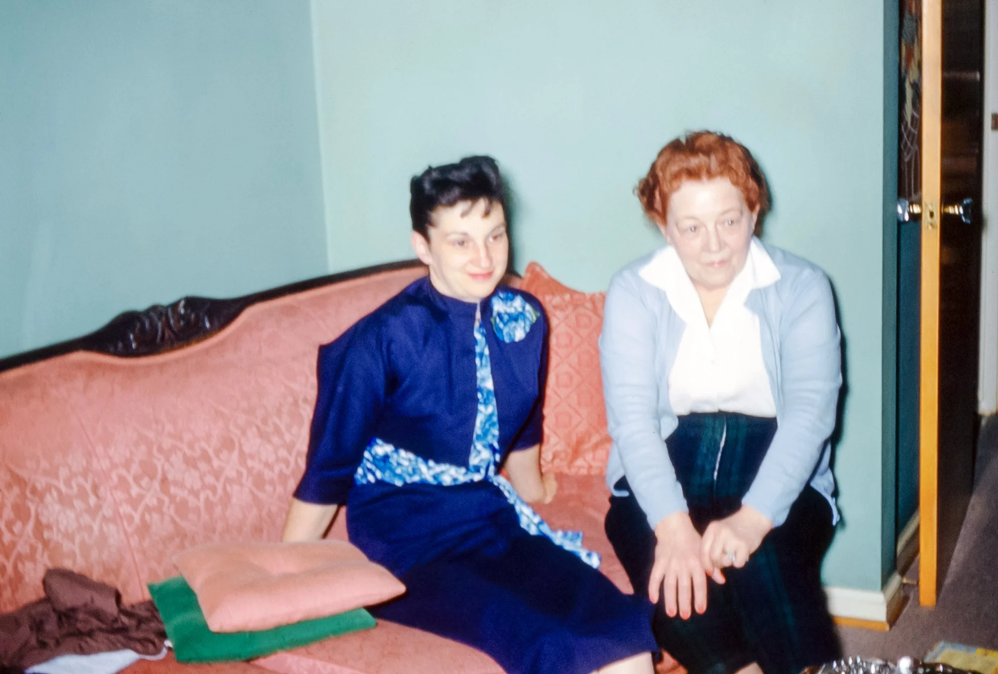 Sue with Betty Rittinger in the living room of the Kentfield house. 