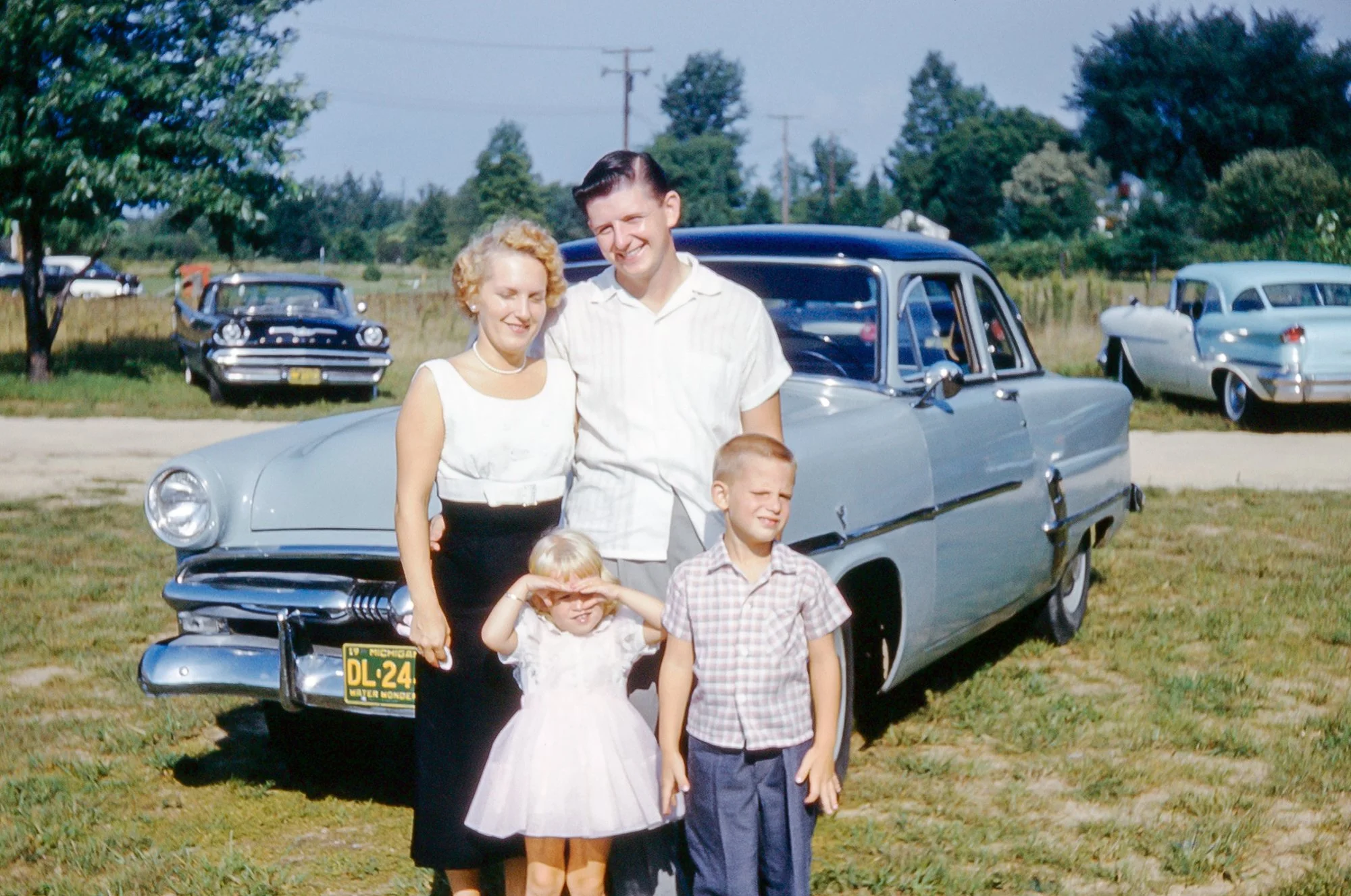 Marion (Jackwak) Marzion with her young family in the late 1950s (Marion, Bill. Jean, Dave)