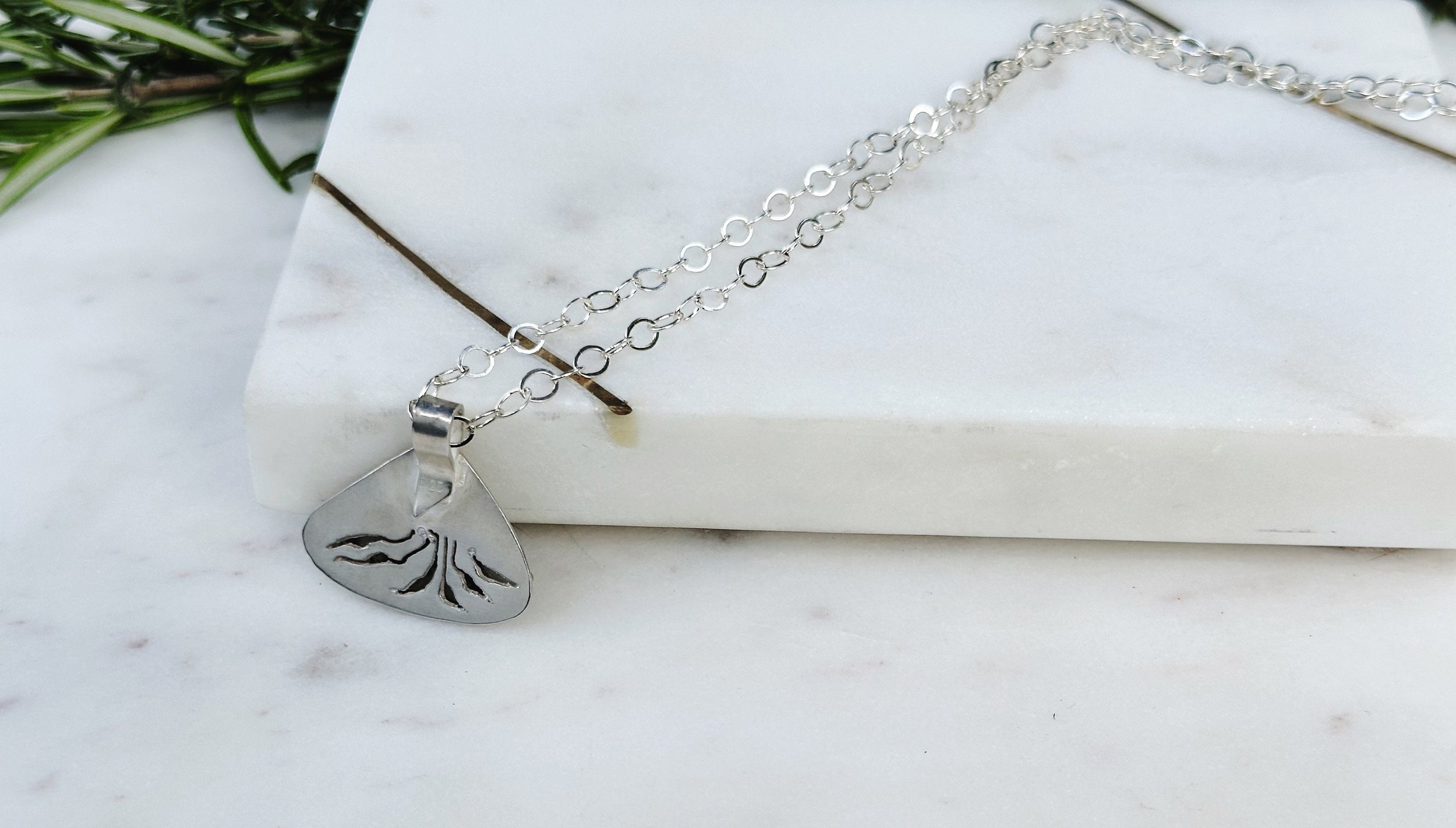 https://i.etsystatic.com/7170588/r/il/99701c/5604693389/il_fullxfull.5604693389_d00d.jpg
