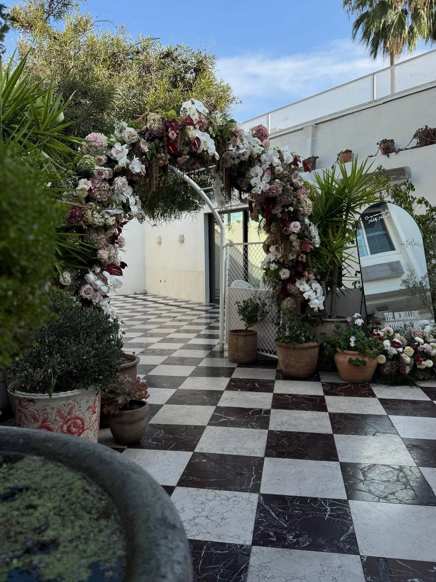 Had such an incredible week working in Vegas and LA with @thejmadison and his team.  The creativity and talent he has is 🔥 

We killed it with this wedding build out! All the texture and all the drip. 

Pretty proud of this one! 

#floral #floraldes