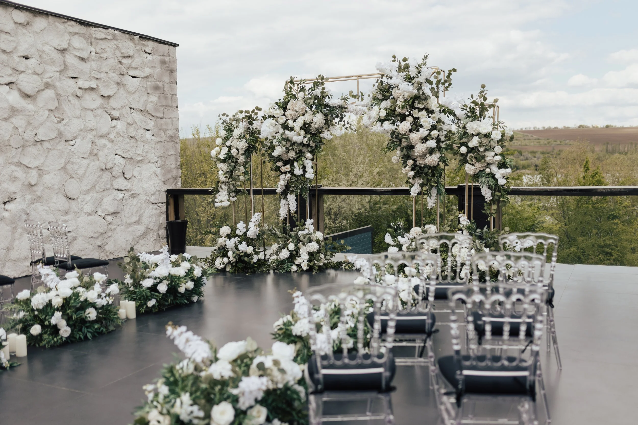 Luxury wedding ceremony Savannah Georgia wedding florist (2).jpeg