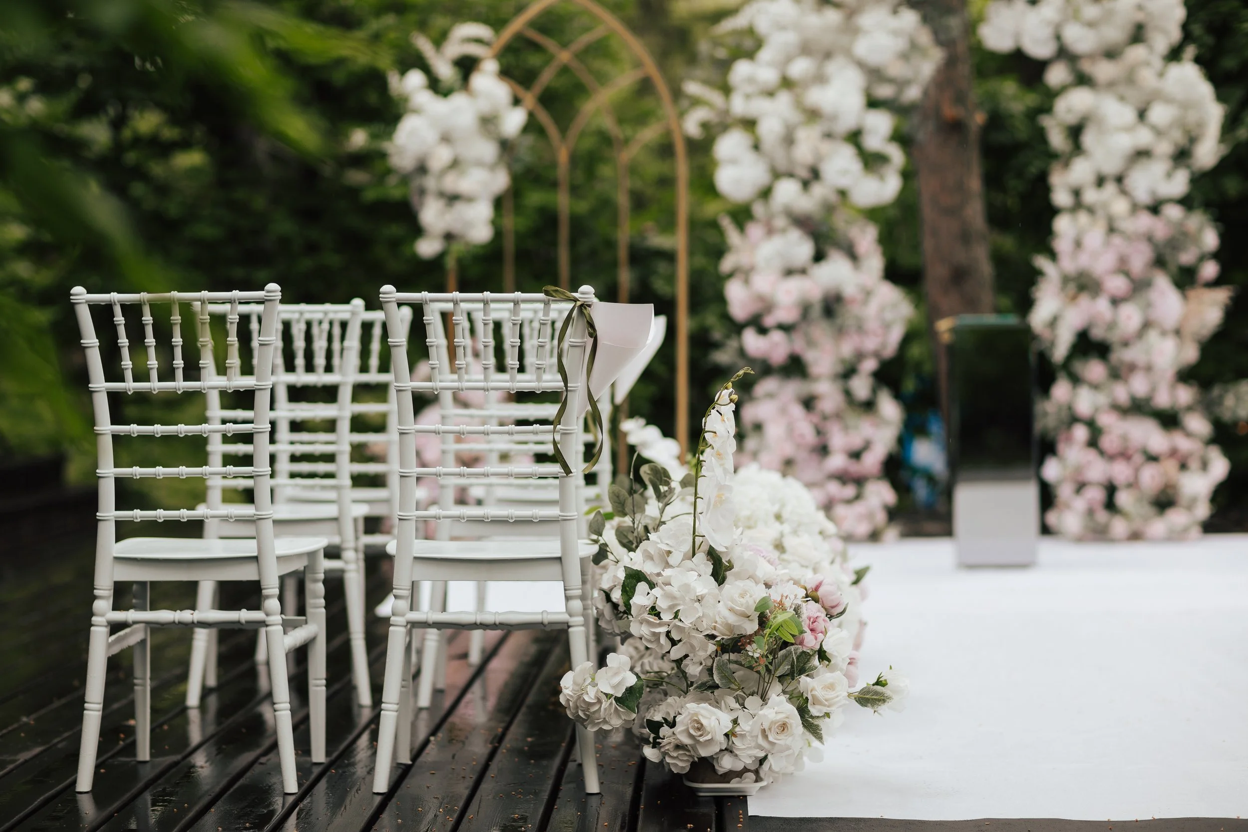 Luxury wedding ceremony Savannah Georgia wedding florist (3).jpeg