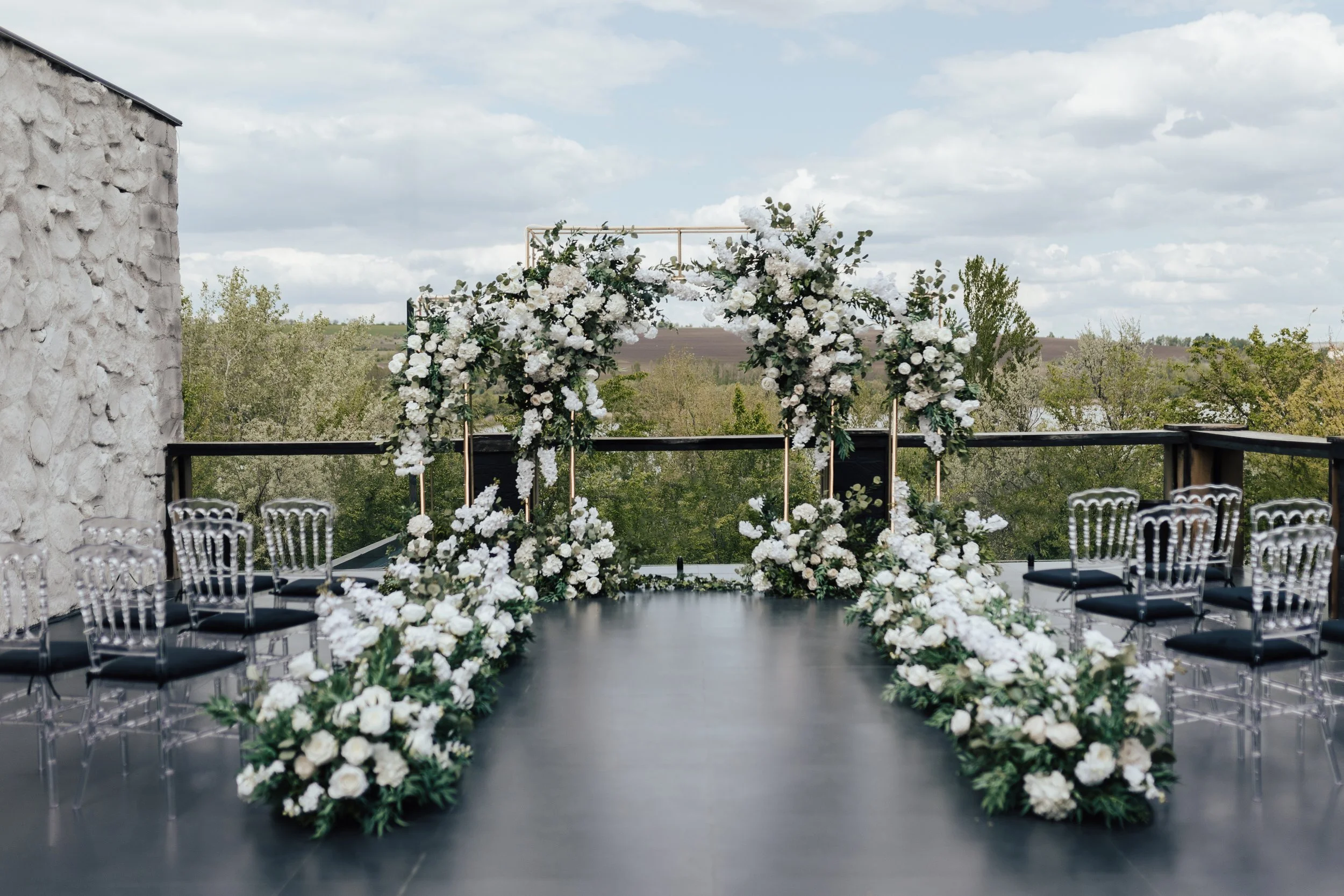 Luxury wedding ceremony Savannah Georgia wedding florist (4).jpeg