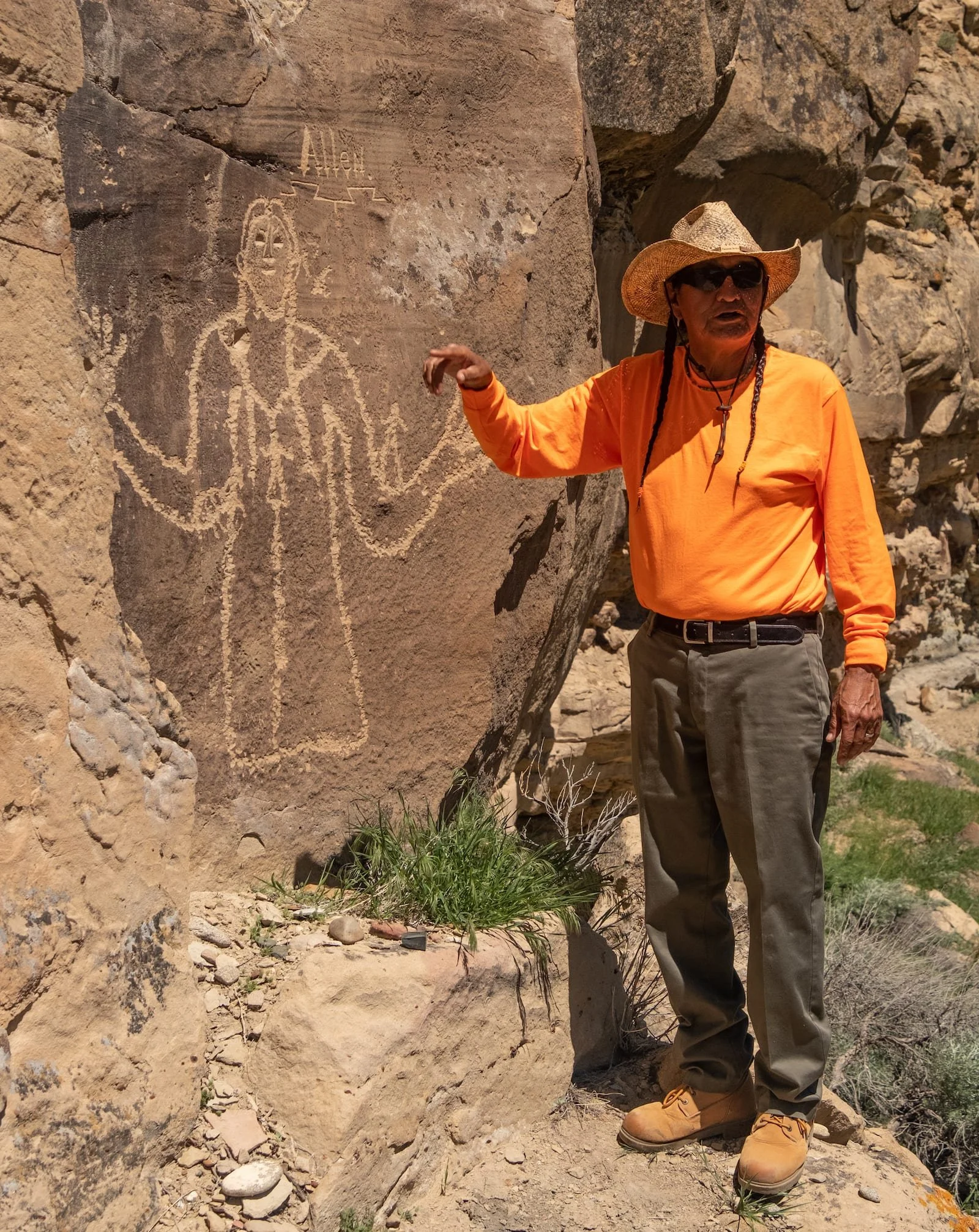 ute-mountain-tribal-park-guide-ricky-petroglyph.jpg