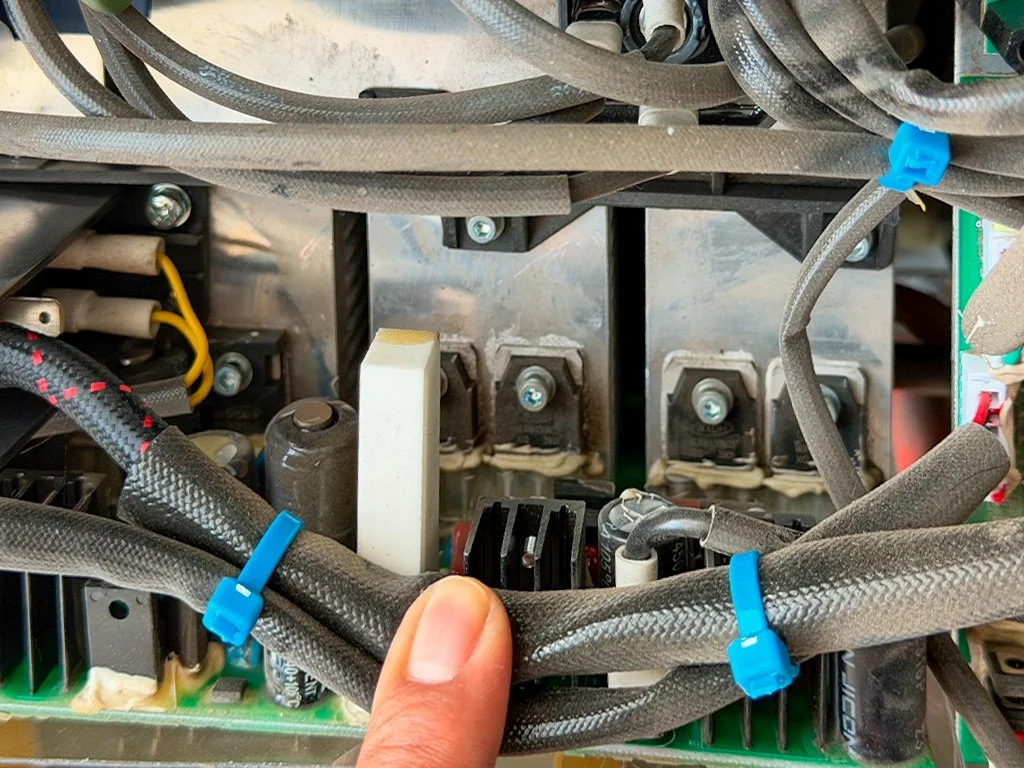 Reparacion de nversor WELD500 Modelo TT200-SP