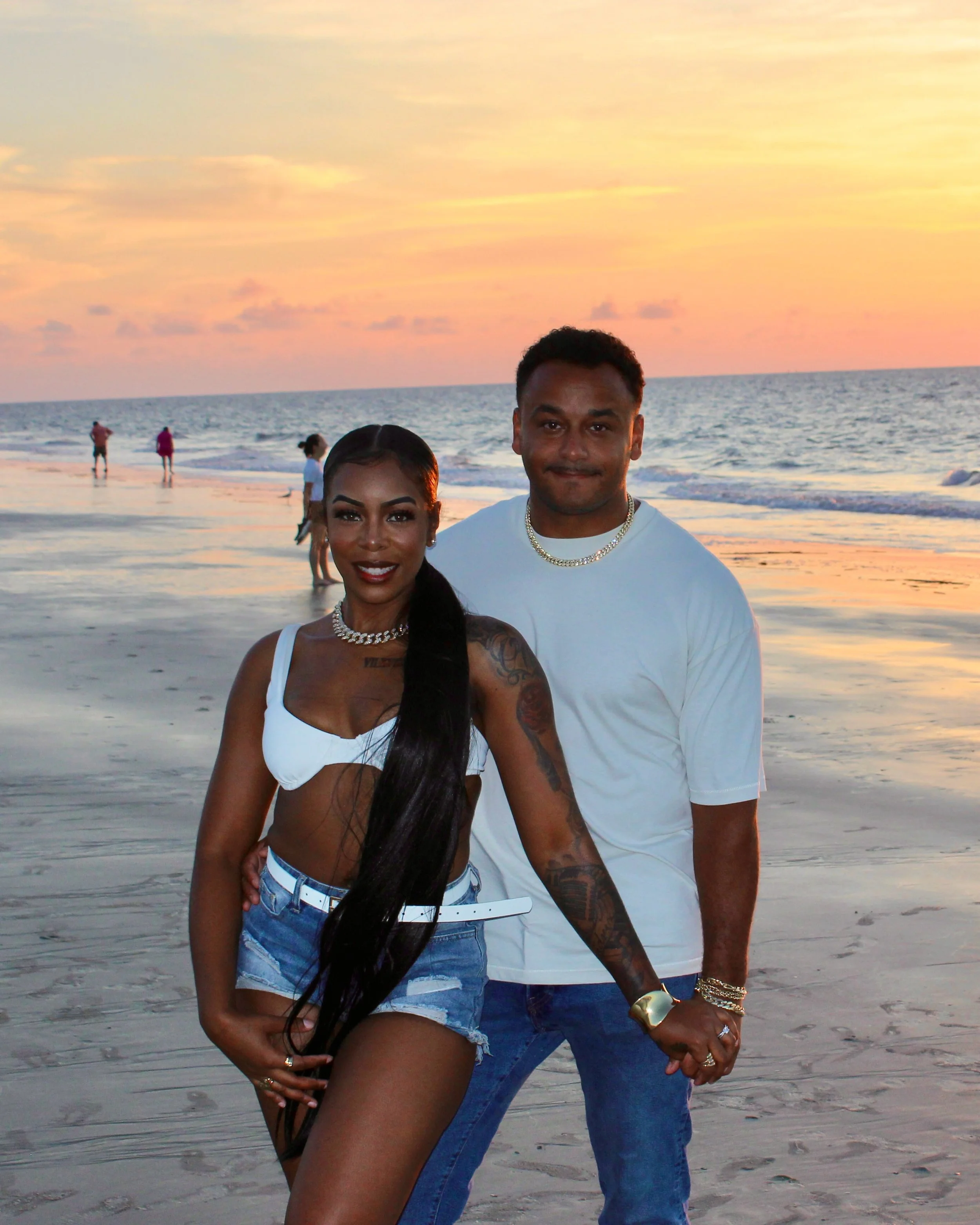 No big speech. Seven years later &amp; a whole lot of gratitude! Happy anniversary to us 🤍💍🥂🌅

📸: @j_yarddog23 

#KUWTJ #HogandDej #Sunrise #Anniversary #Marriage