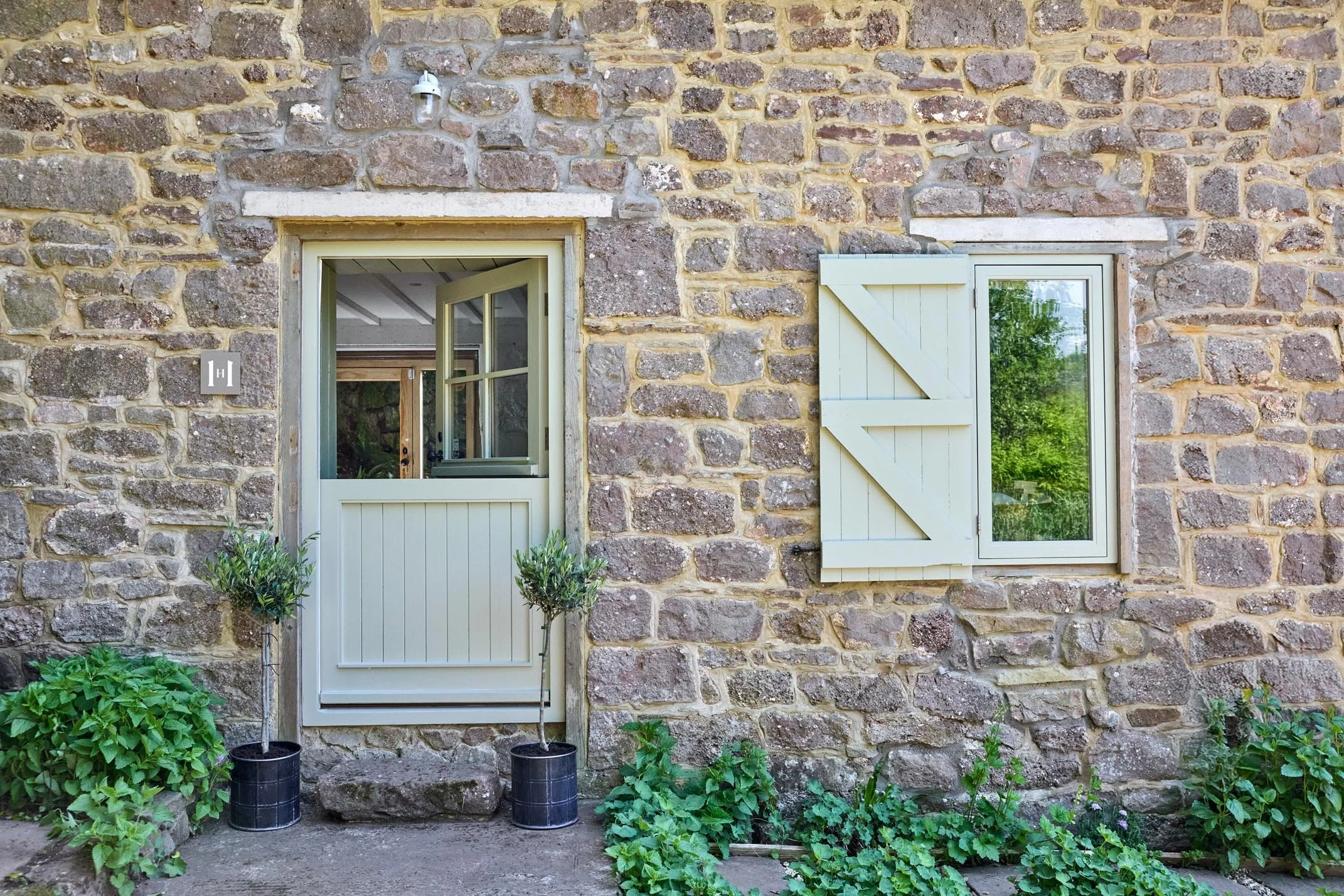 Creative cottage studio in the Wye Valley surrounded by a calm rural landscape.