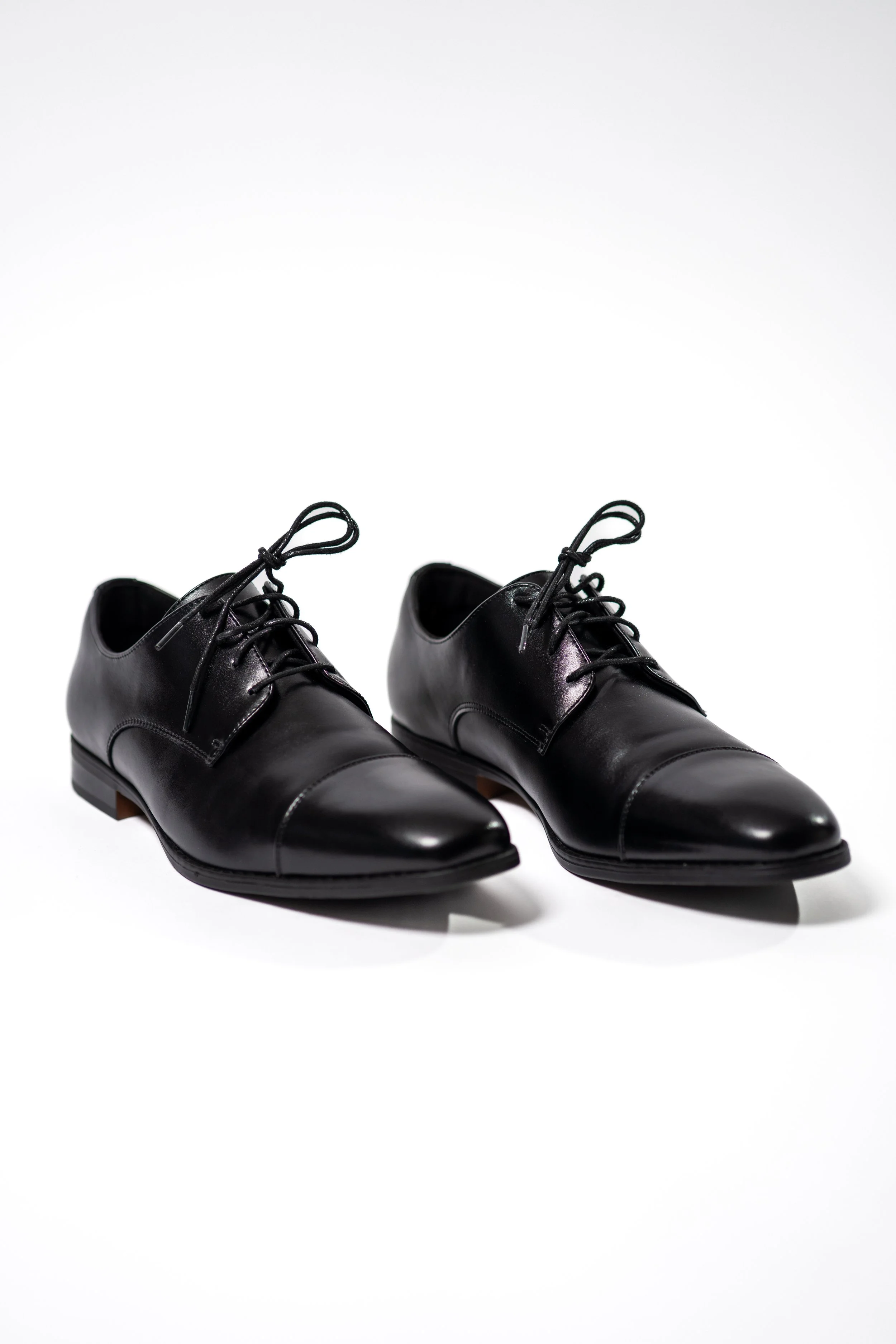 Black Cap Toe Lace Up Dress Shoe (Wide Fit)