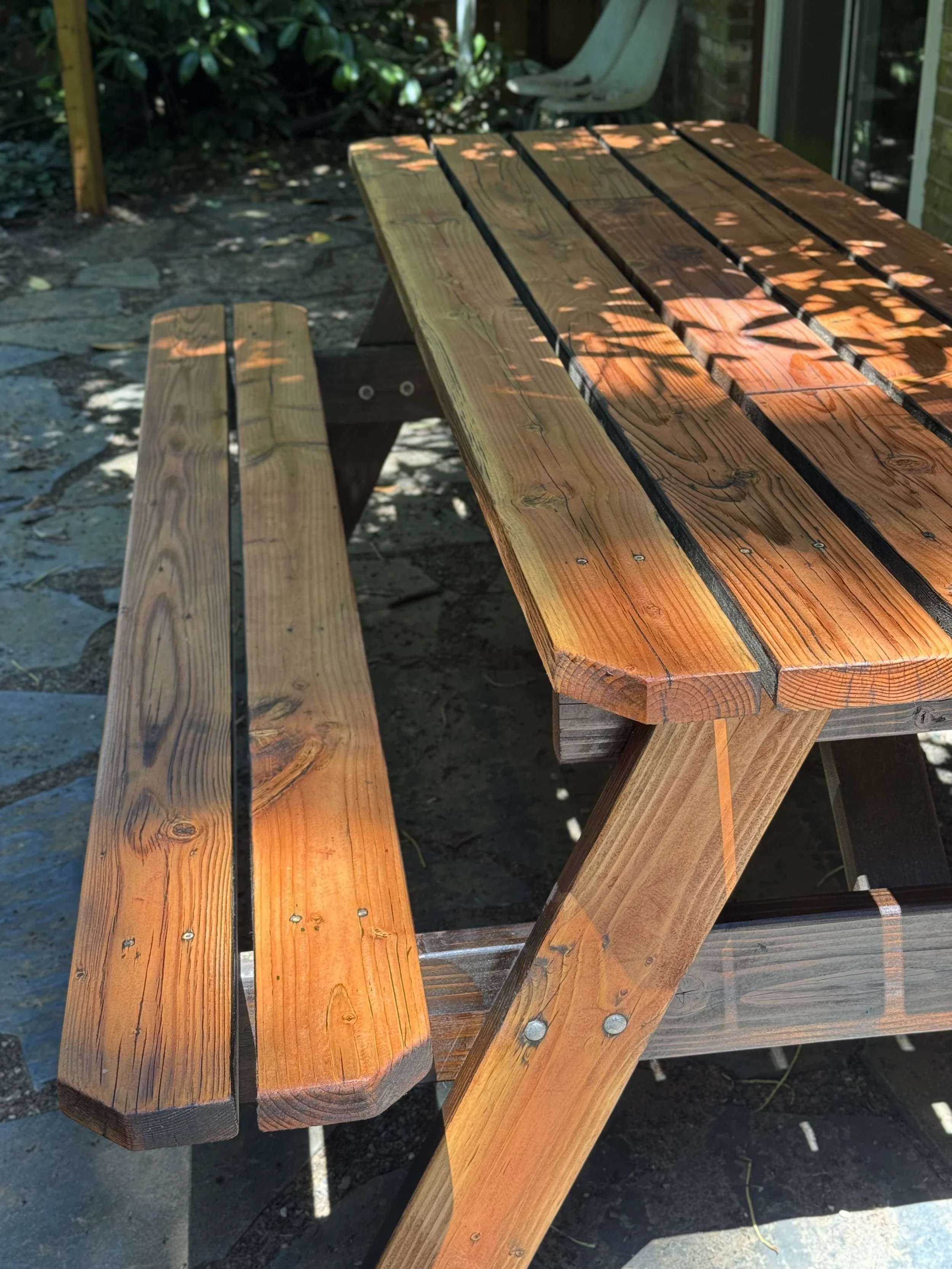 Picnic Table with Ice Chest
8ft x 4ft Seats 6
Removable slat reveals a built-in ice chest