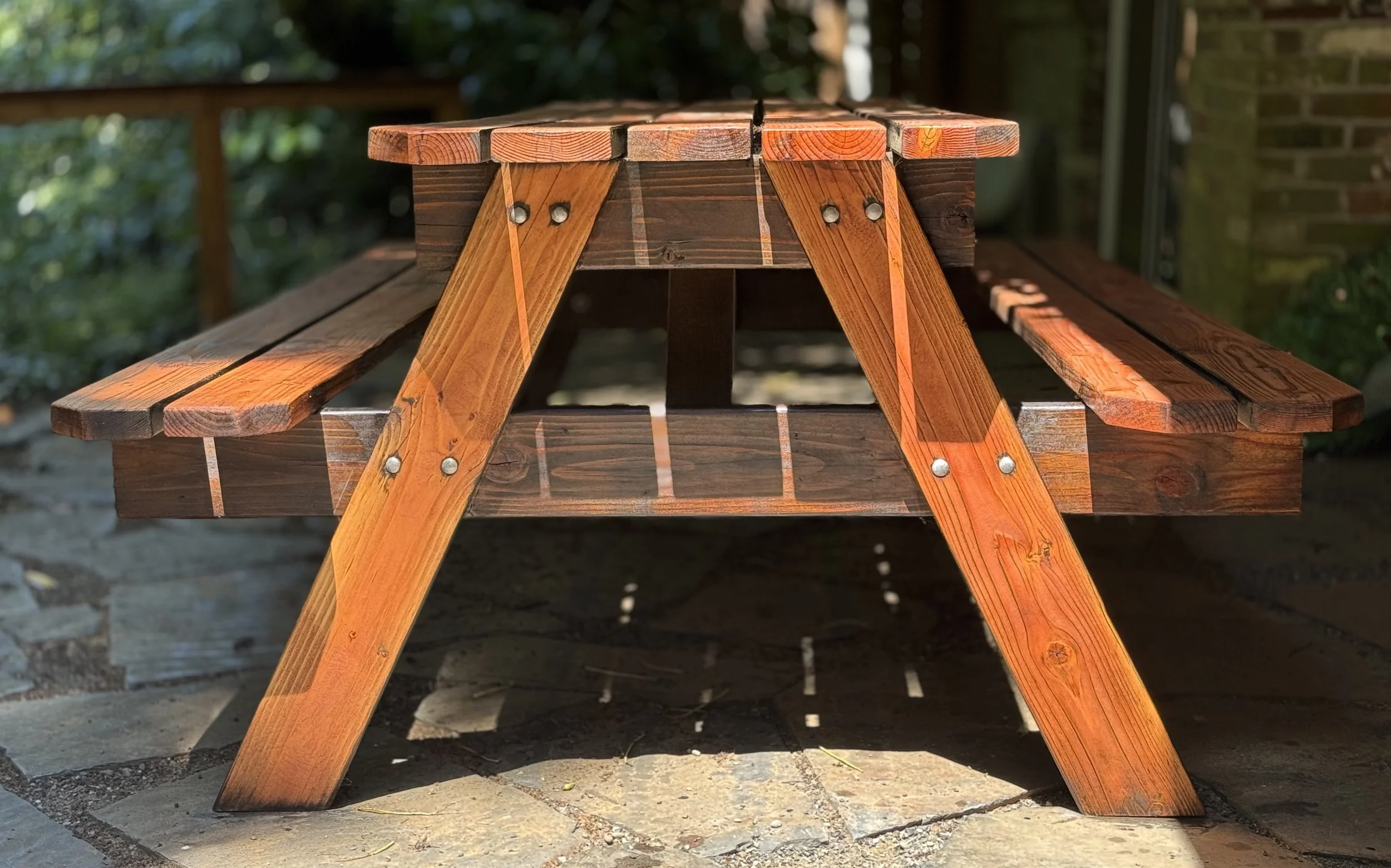 Picnic Table with Ice Chest
8ft x 4ft Seats 6
Removable slat reveals a built-in ice chest