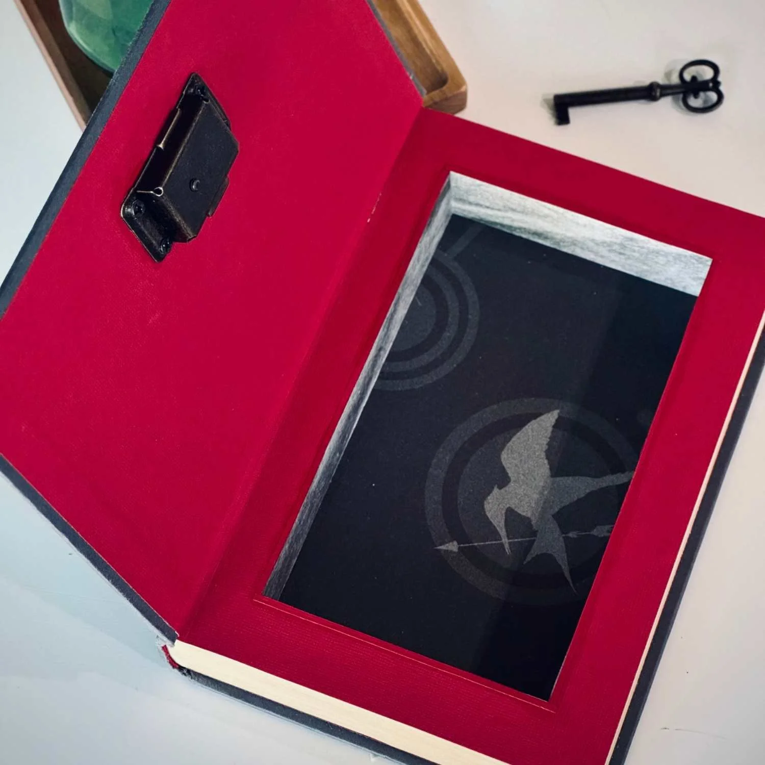 Lockable Hollow Book Safe_Interior.jpg