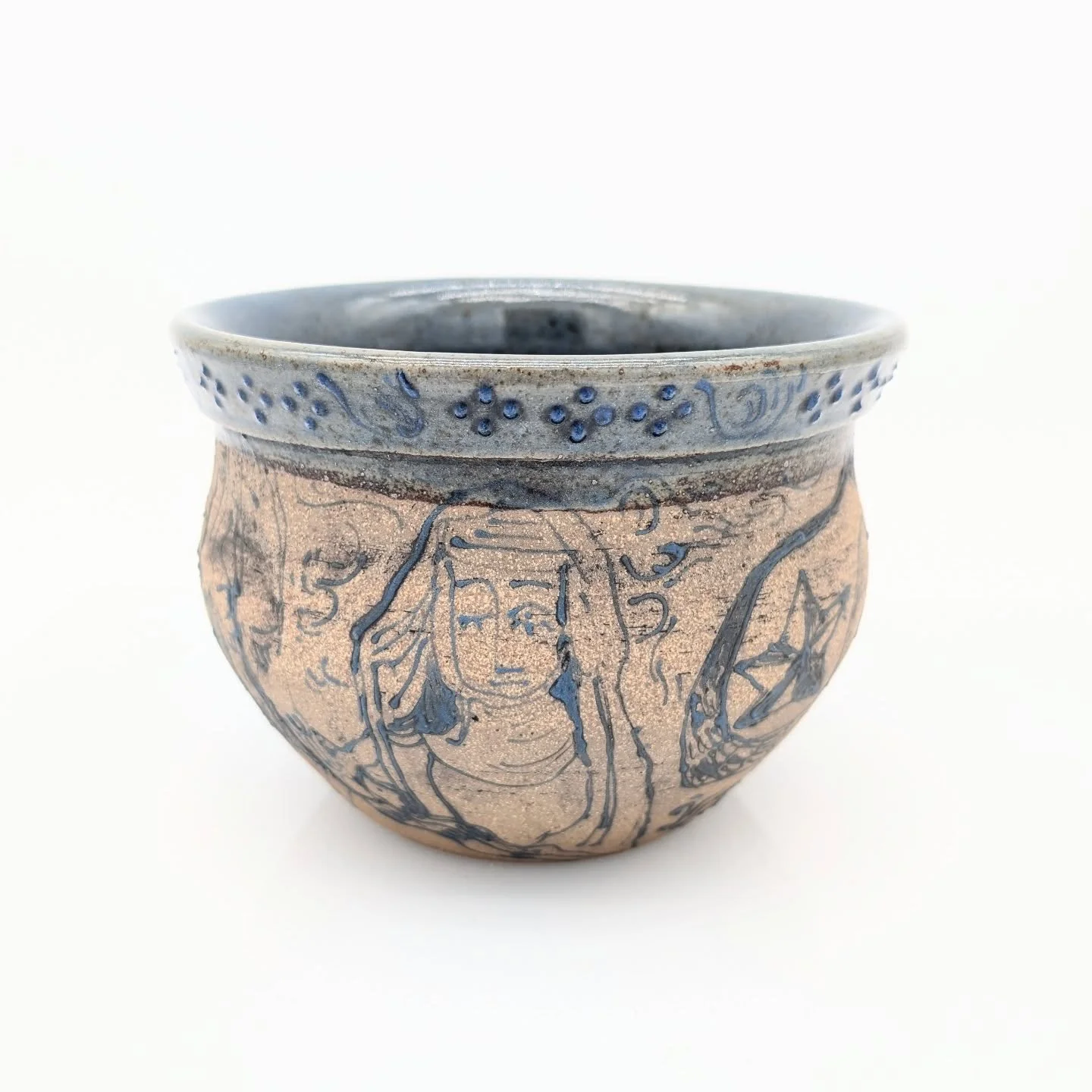 This was my first attempt at a folded over rim! I was taking inspiration from Anglo-Saxon medieval slipware.
-
#ceramic #ceramics #clay #slip #stoneware #pottery #potter #art #artist