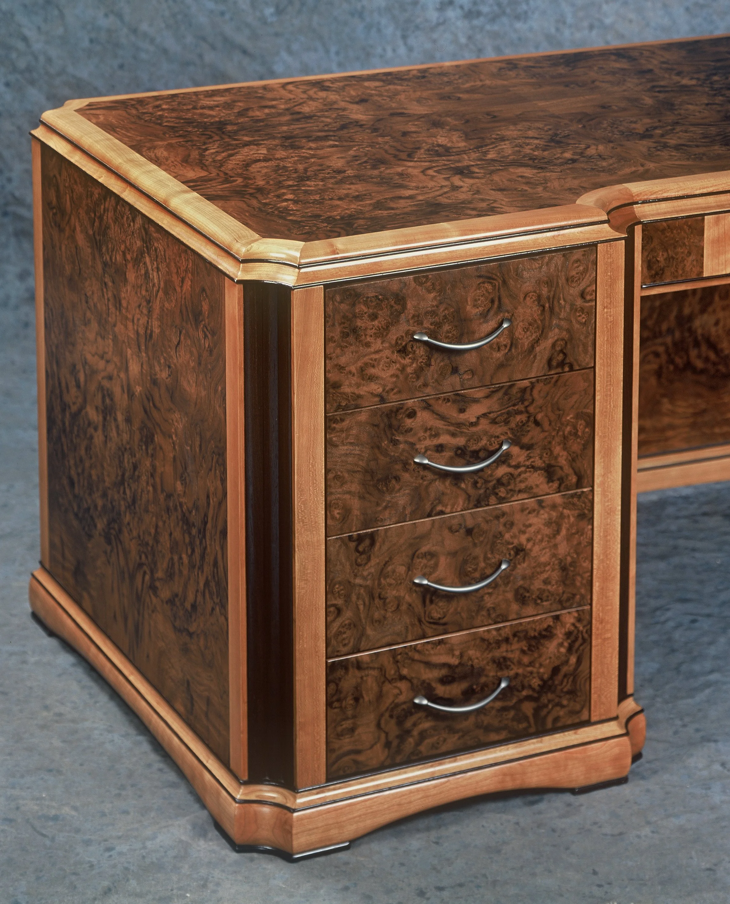 Luxury Handmade Desk with Marble-Like Wood Grain – Executive Elegance ...