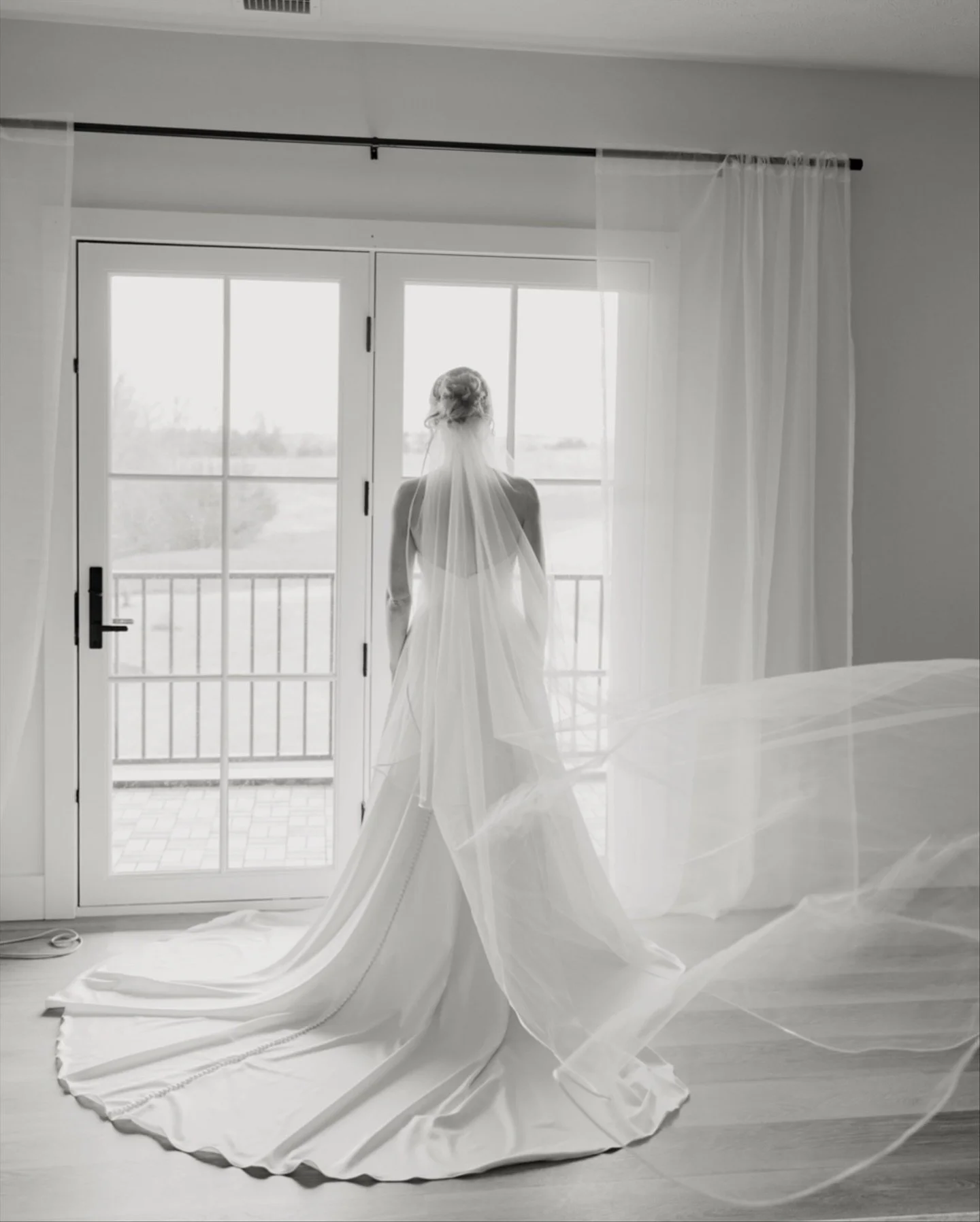 The quiet morning moments 

Venue: @acreageevents 
Photo: @nicholascrandallphoto 
Assist: @jessielee.co 
Video: @schmalefilms 
Florals: @oftheearthflorals @oftheearthweddings 
Band: @tdco.ent 
Dress &amp; Veil: @rhylanlangbridal 
Place setting/ linen