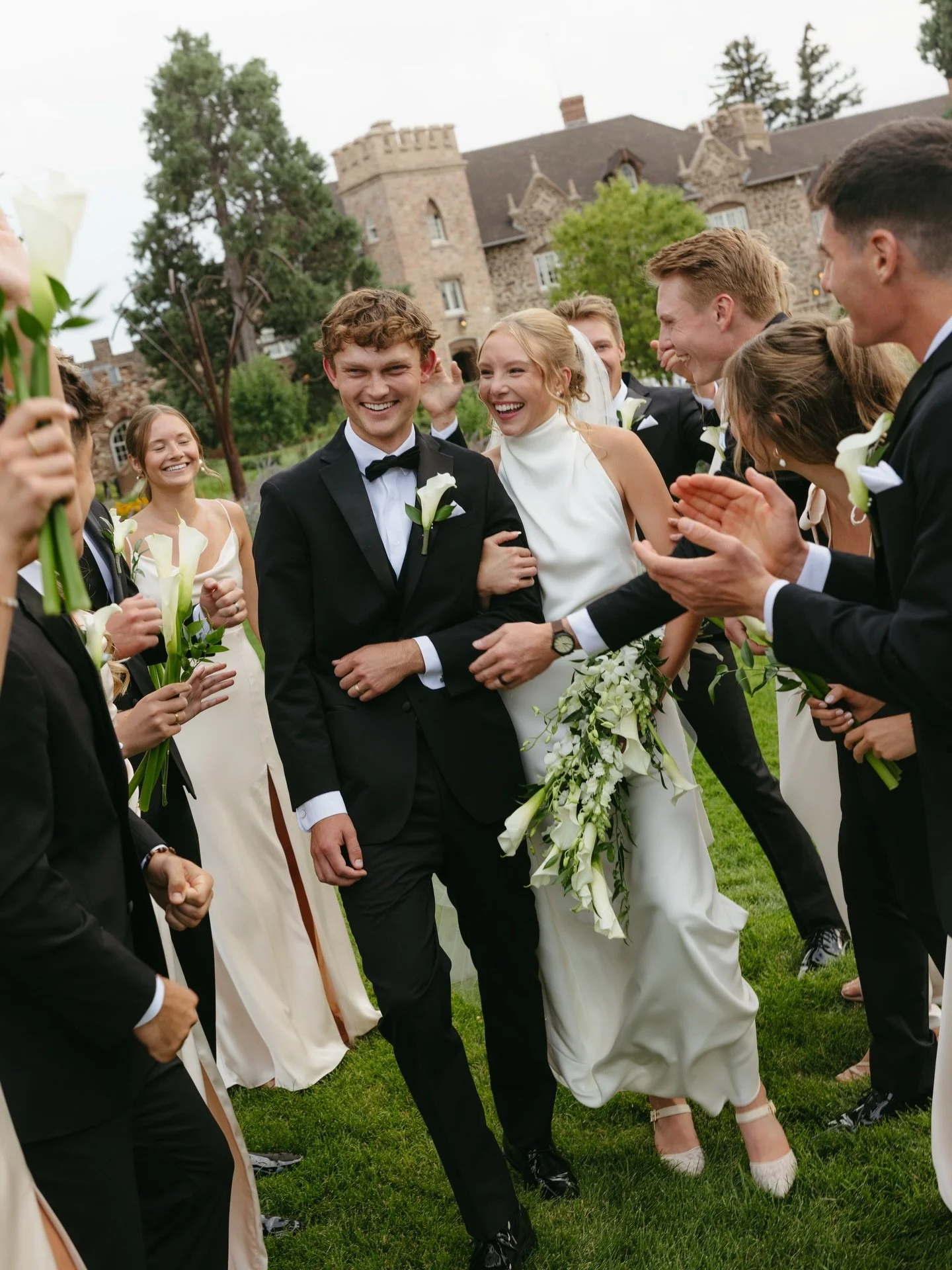 This day at @highlands_ranch_mansion was stunning from start to finish. 

Team: @whitneypoore10 
@highlands_ranch_mansion 
@myelitedj 
@rockymountaincatering 
@thesweetpetiteco 
@madelynclairefloral 
@thoughtfullycuratedevents 
@boxcarslimo