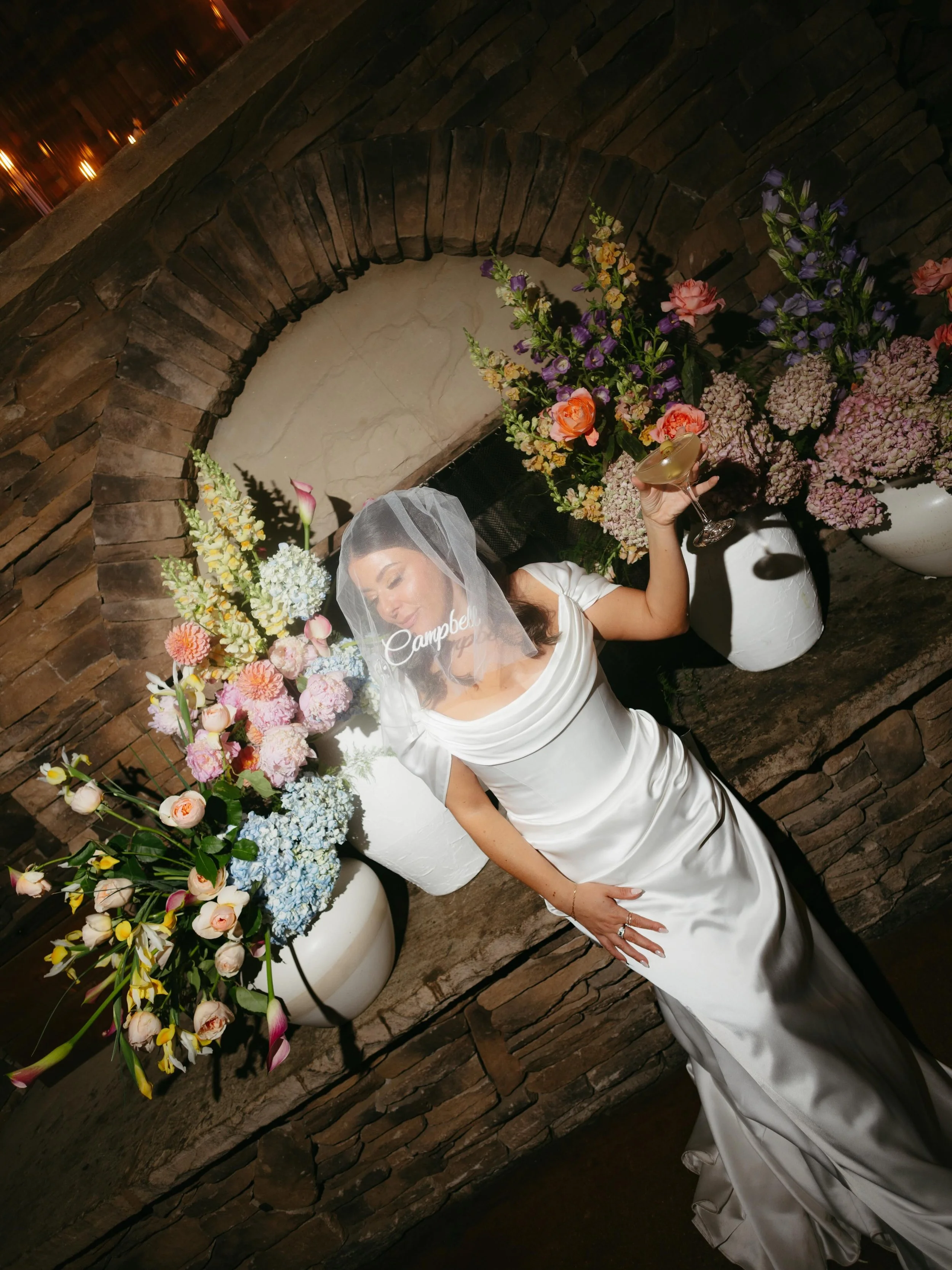 Mrs. Campbell 💍

Photo: @nicholascrandallphoto 
Planning: @feteafehr 
Florals: @theflowerloverclub 
Cake: @love.emily.bakery 
Beauty: @carlydaymakeup @ecbridalglow 
Catering: @epicureancatering 
Bar: @peakbev 
Burros: @rockymountainbeverageburro 
En