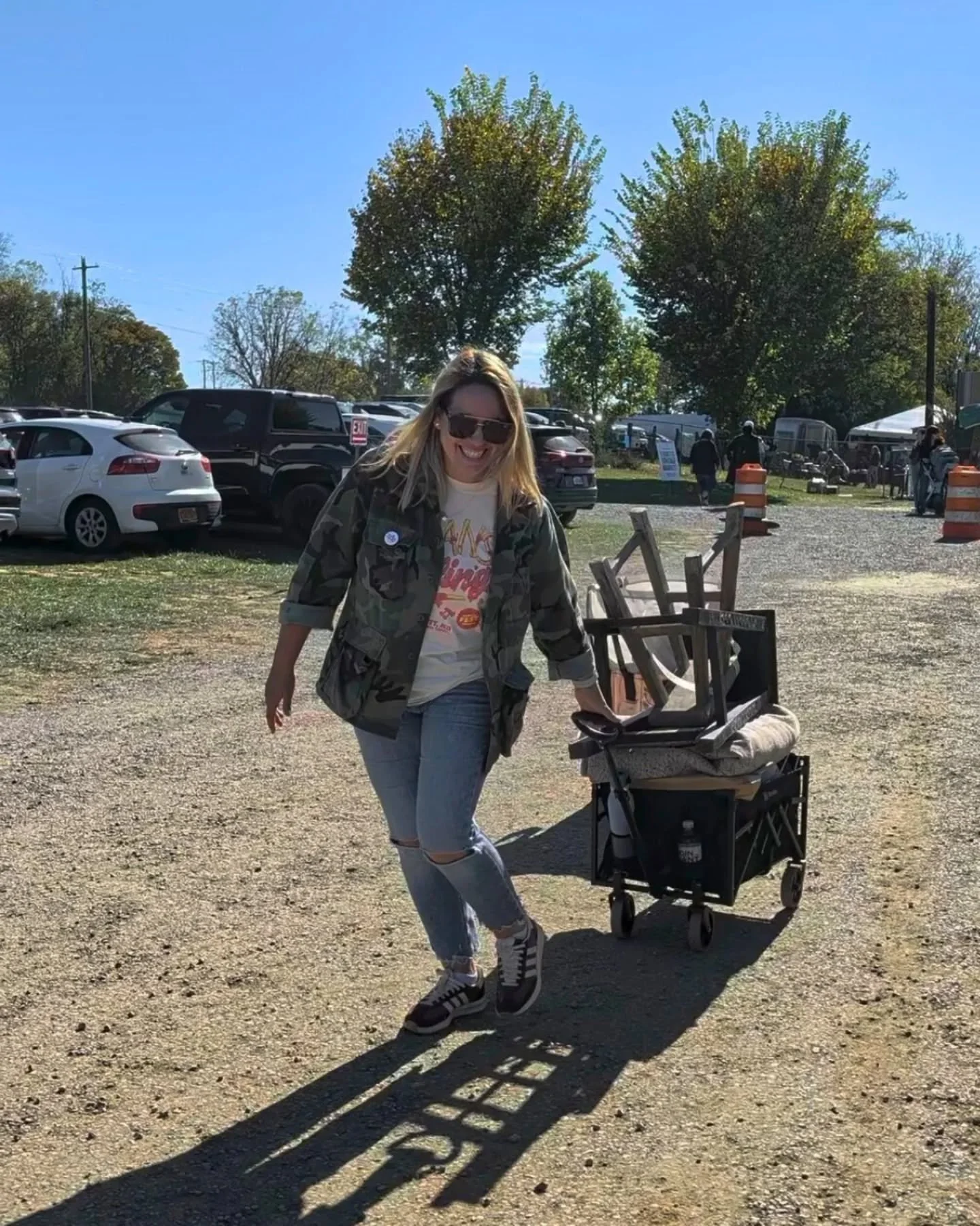 On Friday, I finally made it to the Luckett&rsquo;s Fall Market. Keep swiping to see what I found (and my determination to carry it all to the car in one trip!). Kate from @hendrickinteriors joined me&mdash;it was such a fun day catching up and hunti