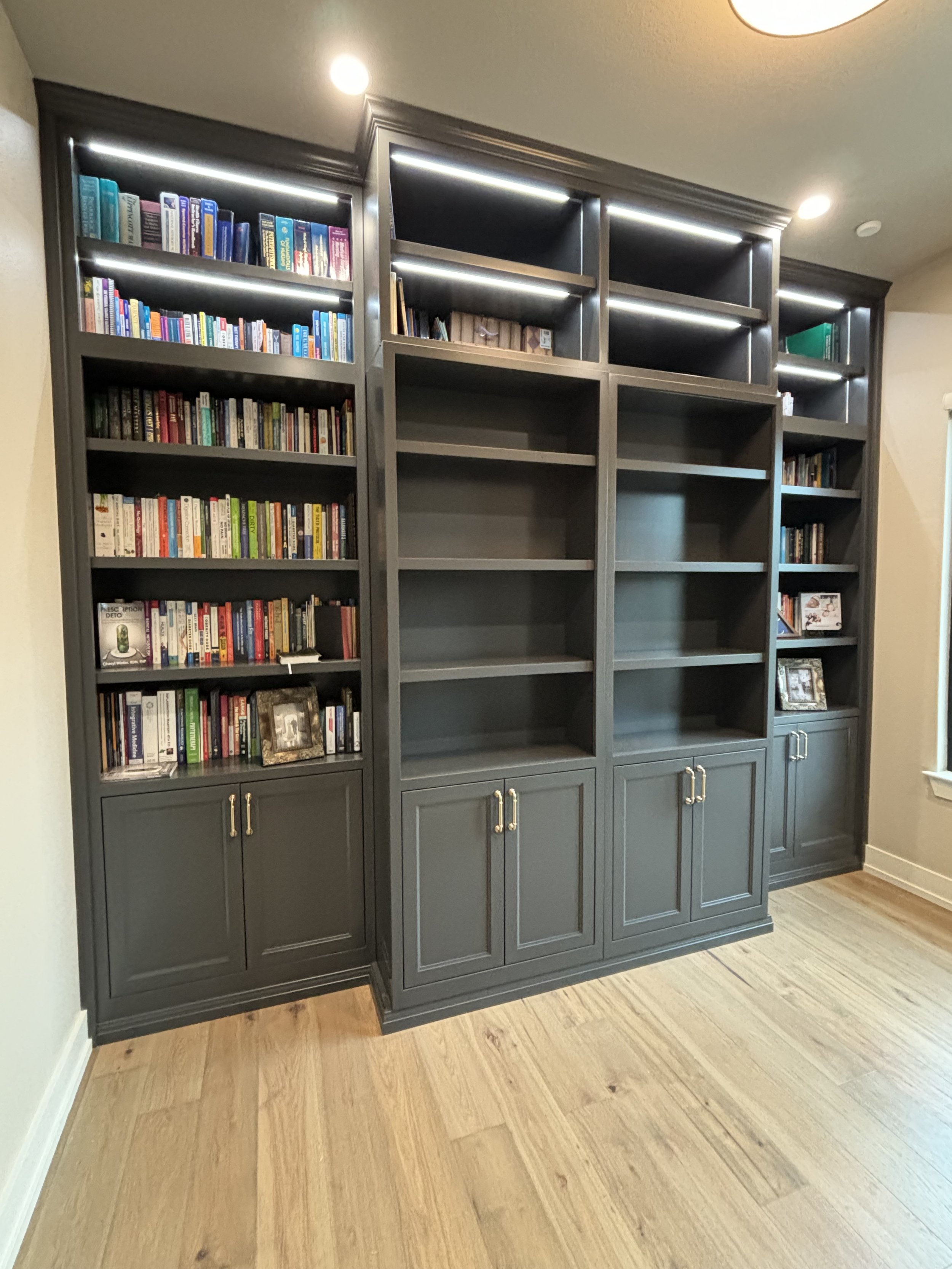 Winter Bookshelf.jpg