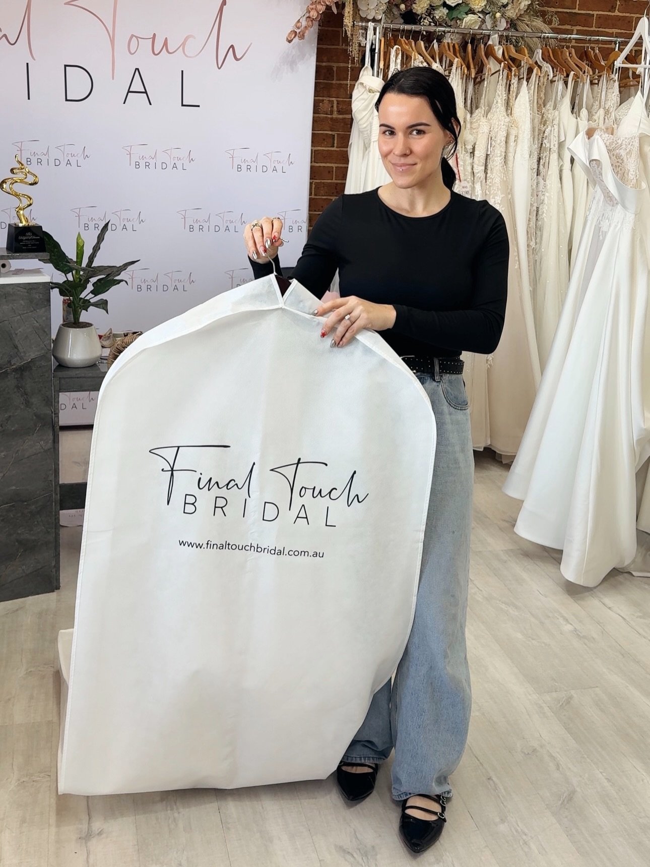 Wedding dress shopping is meant to be magical, but it can also be SO overwhelming. From the second I walked into @finaltouchbridal all of that melted away ✨

Enter Nicole.
She is honestly phenomenal at what she does. She has so many beautiful dresses
