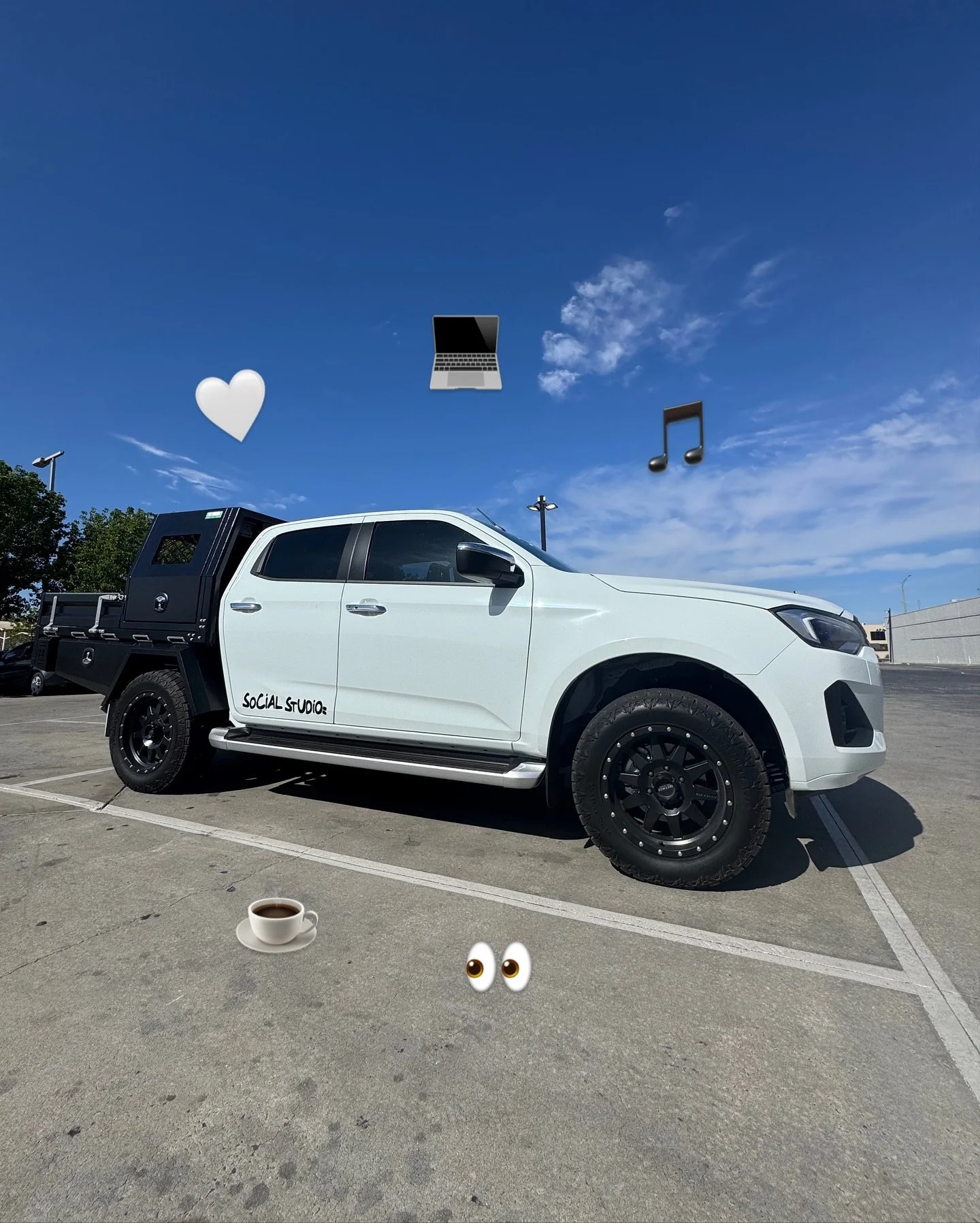 Welcoming our new employee 🫱🏼&zwj;🫲🏽

Huge thanks to the local legends who helped bring my huge want &amp; need list to life:
➖ Emma @autosynergymildura made the whole experience easy and enjoyable
➖ @exposedsignageandapparel , obviously.
➖ @arb.