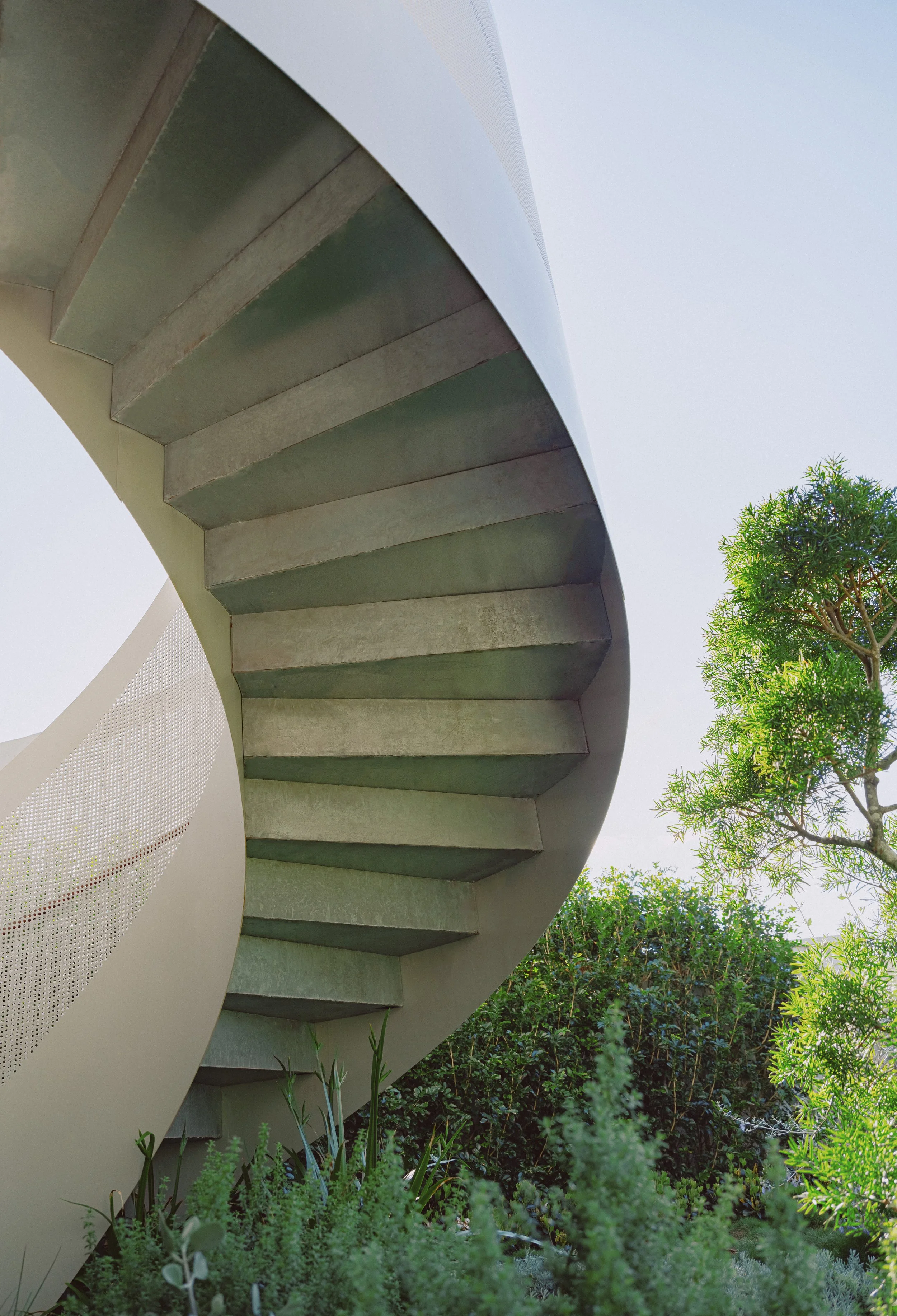 C+C_DOVE HOUSE_2_7_FRONT SPIRAL STAIR LOW_RD.jpg