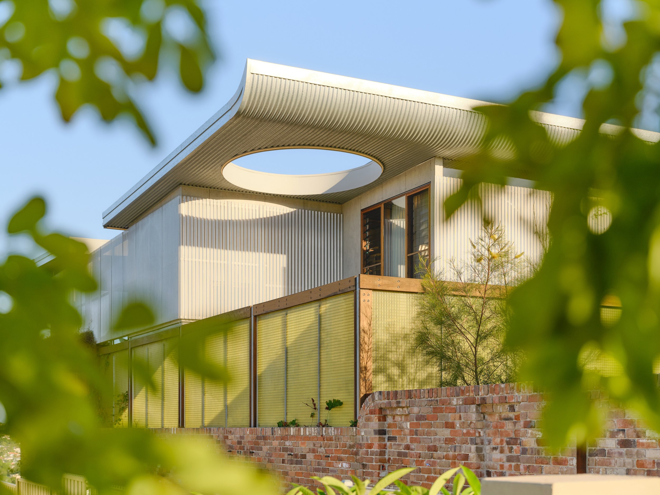 CplusC_TerabithiaHouse_1_7_FRONT SIDE EXT_RD.jpg
