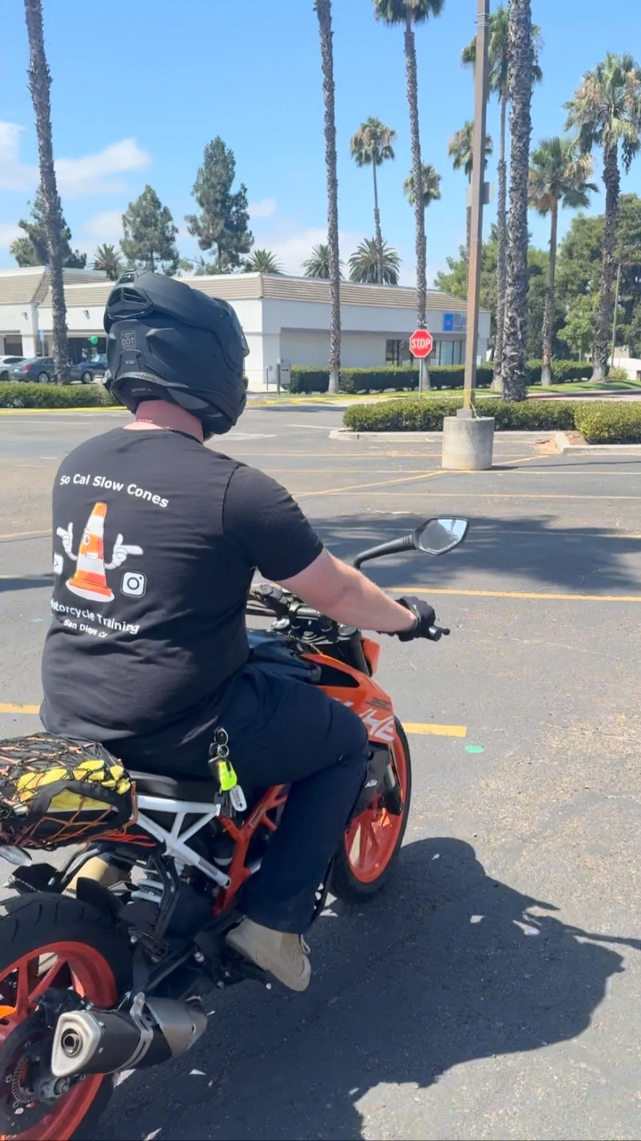I hopped on a rider’s bike during a 1-on-1 lesson and ran it through all the patterns 🔄🏍️. Different bike, same results—because technique is king, and it applies to EVERY motorcycle.
That’s exactly what we focus on at So Cal Slow