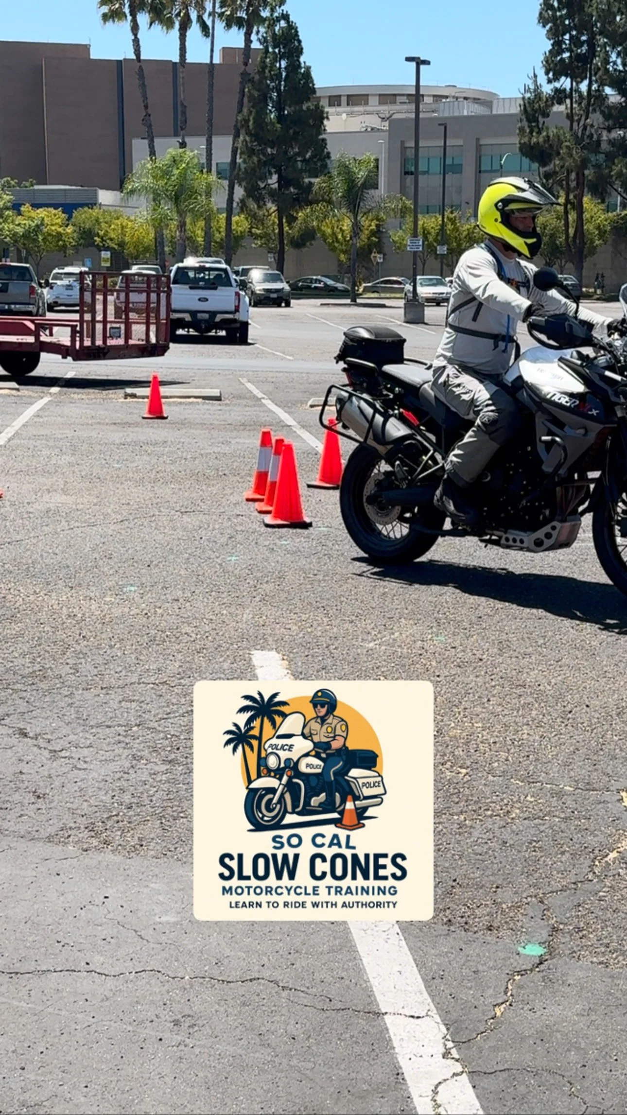 🚦 The Keyhole Drill = Precision + Control 🚦
The keyhole isn’t just a tight turn—it’s one of the best drills to sharpen your clutch, throttle, and brake coordination. Mastering it builds the muscle memory you’ll need for:
✅ S
