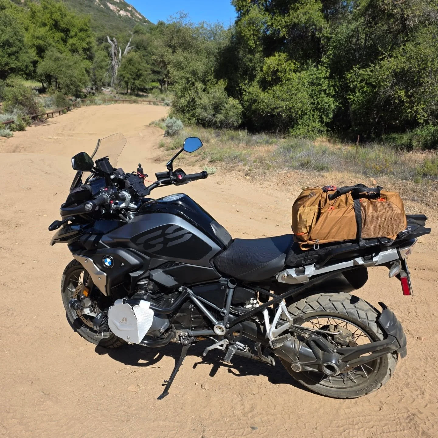 👉🏻 As a training program, we encourage all riders to get out and regularly seek training. Typically we think being comfortable is great. It means you're confident. With motorcycling, comfort often breeds complacency, and complacency kills. 

Just b