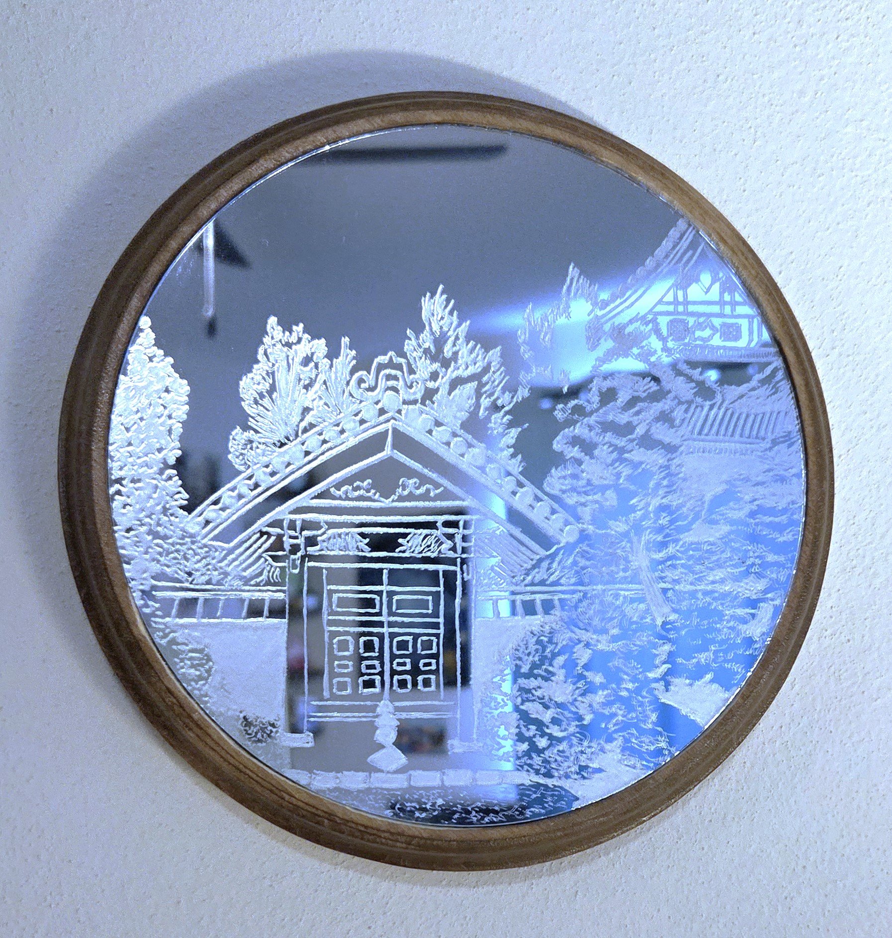 A Moment in Eikan-do (2022) / hand-etched mirror / 20cm x 20cm