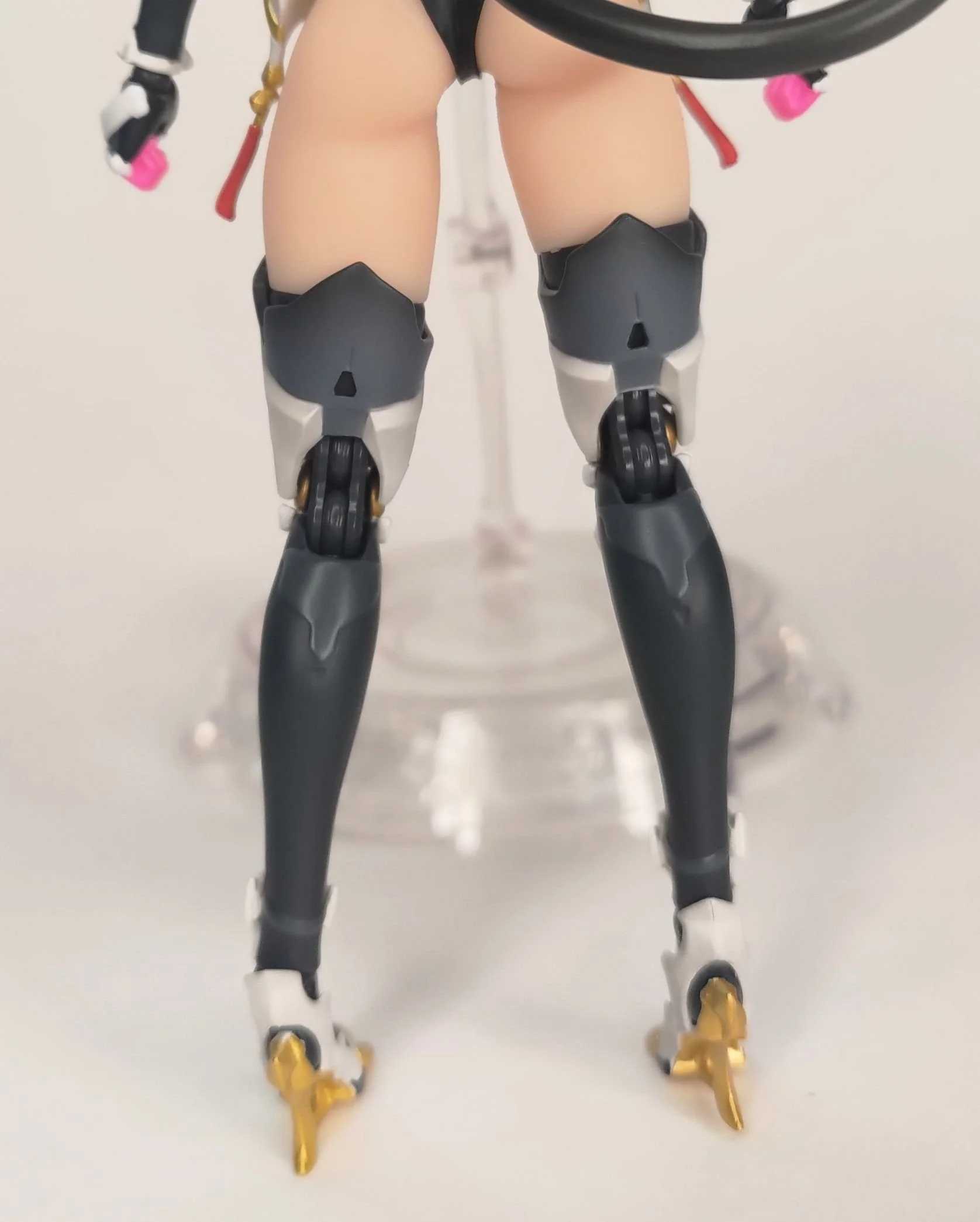 BigFireBird Build Science Cat Lady Team 1/9 scale silicone articulated action figure Sunflower close up of legs, rear