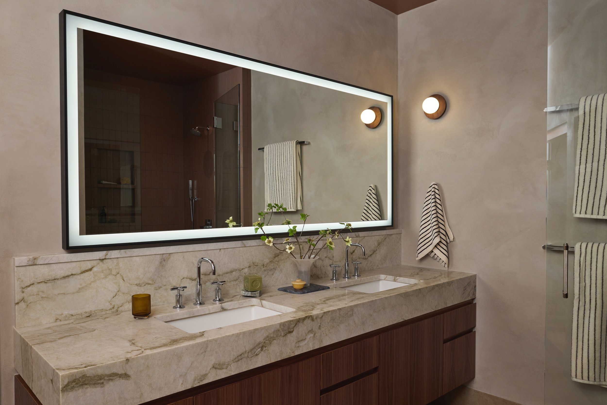 Primary_Bathroom_2_lightson.jpg