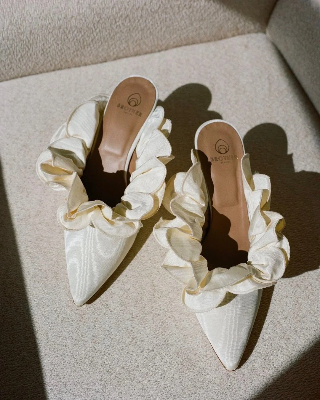 My brides know all too well that I&rsquo;m a sucker for a satin mule 🤌🏼 A timeless bridal favourite that never goes out of style.

#bridalstyle #bridalinspo #bridalheels #bridaldesigner #bridalbrand