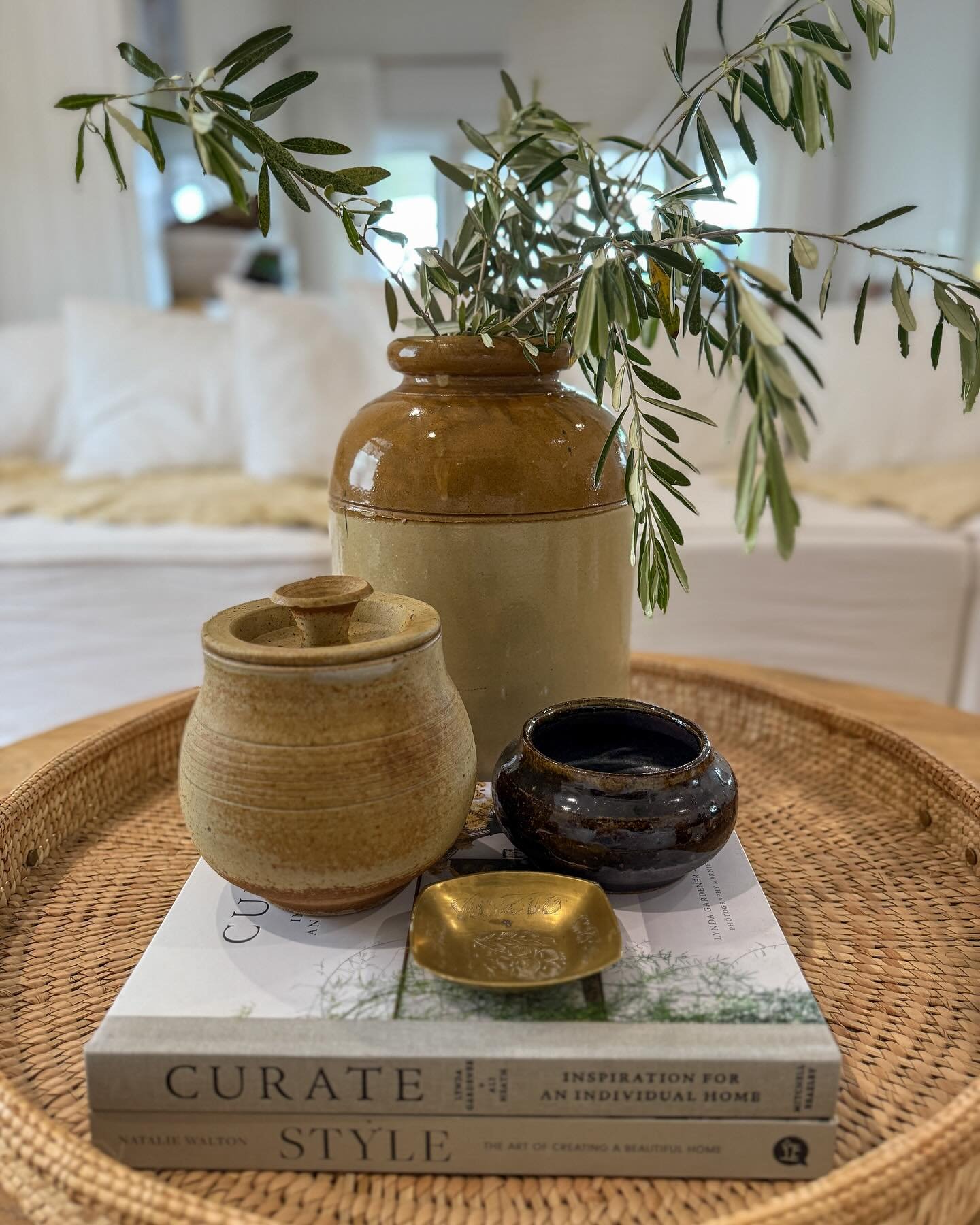 One of our favourite things is to incorporate vintage pottery into our space. It looks stunning when layered together. 

More vintage pottery coming to That&rsquo;s My Favourite soon 🤍

#thatsmyfavourite #vintagepottery #vintage #pottery #favourite 