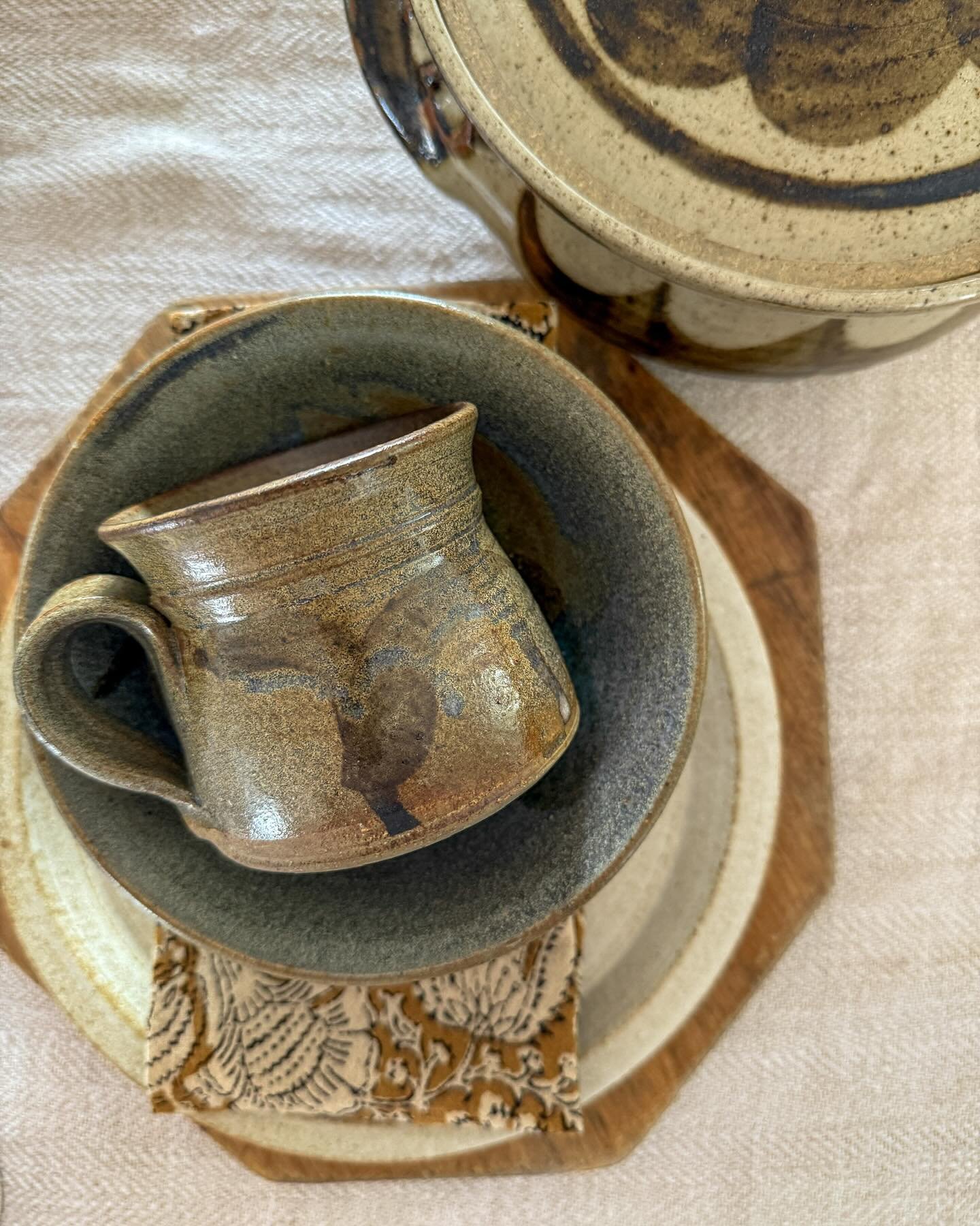 Vintage pottery is our favourite🤍

Featuring our matching vintage coffee mug and breakfast bowl sets. 🔗 Link in bio to shop now. Don&rsquo;t forget to use code TAKE20 at checkout to receive 20% off. 

#thatsmyfavourite #vintagepottery #vintage #pot