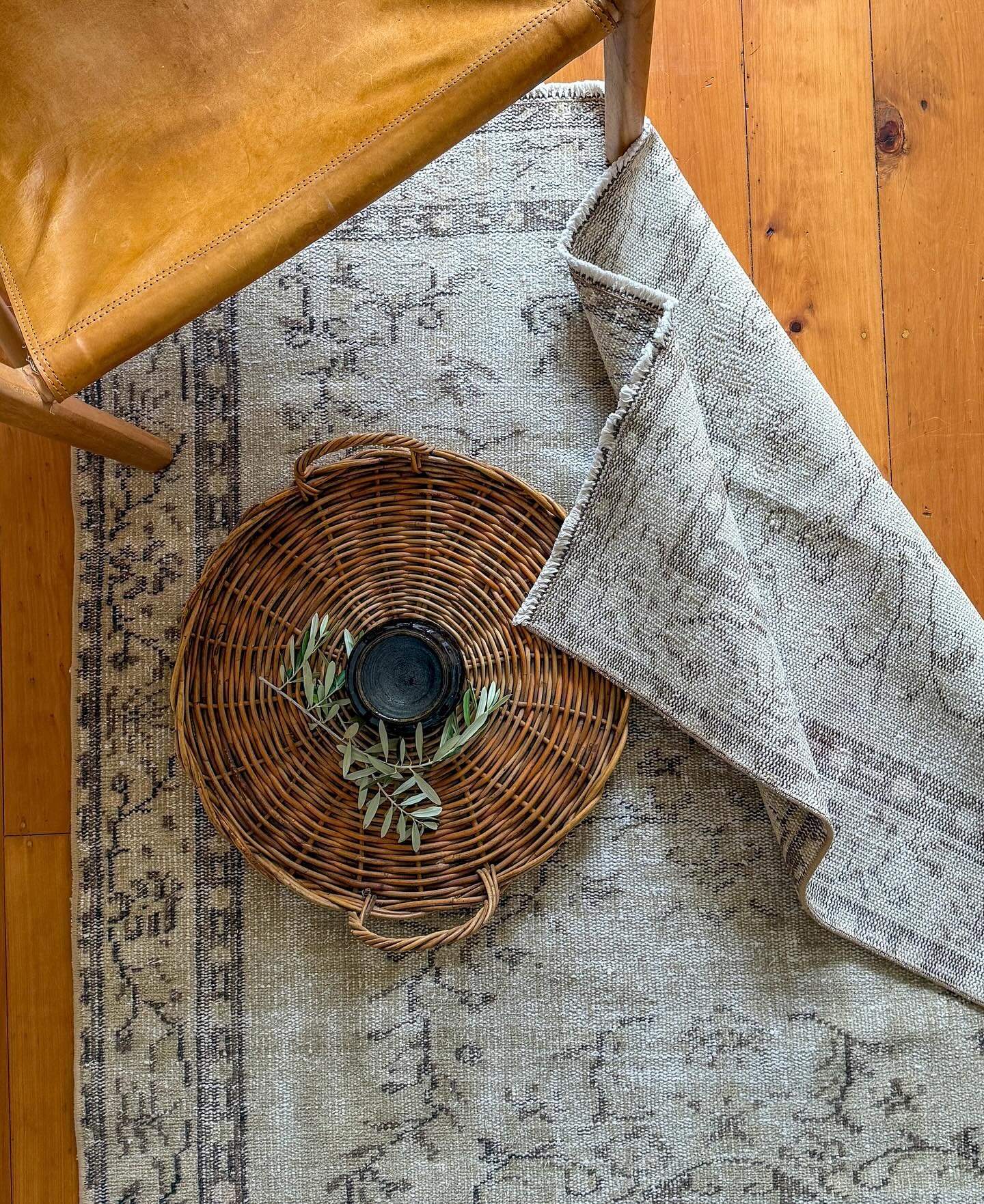 FEARLESS FLORENTINE Vintage Oushak Rug.

A natural beauty with a vine patterned border and a central motif.

Fearless Florentine has a soft colour palette with overall tones of a soft pistachio and chocolate details.

Dimensions: 140W x 256L

$1040 w