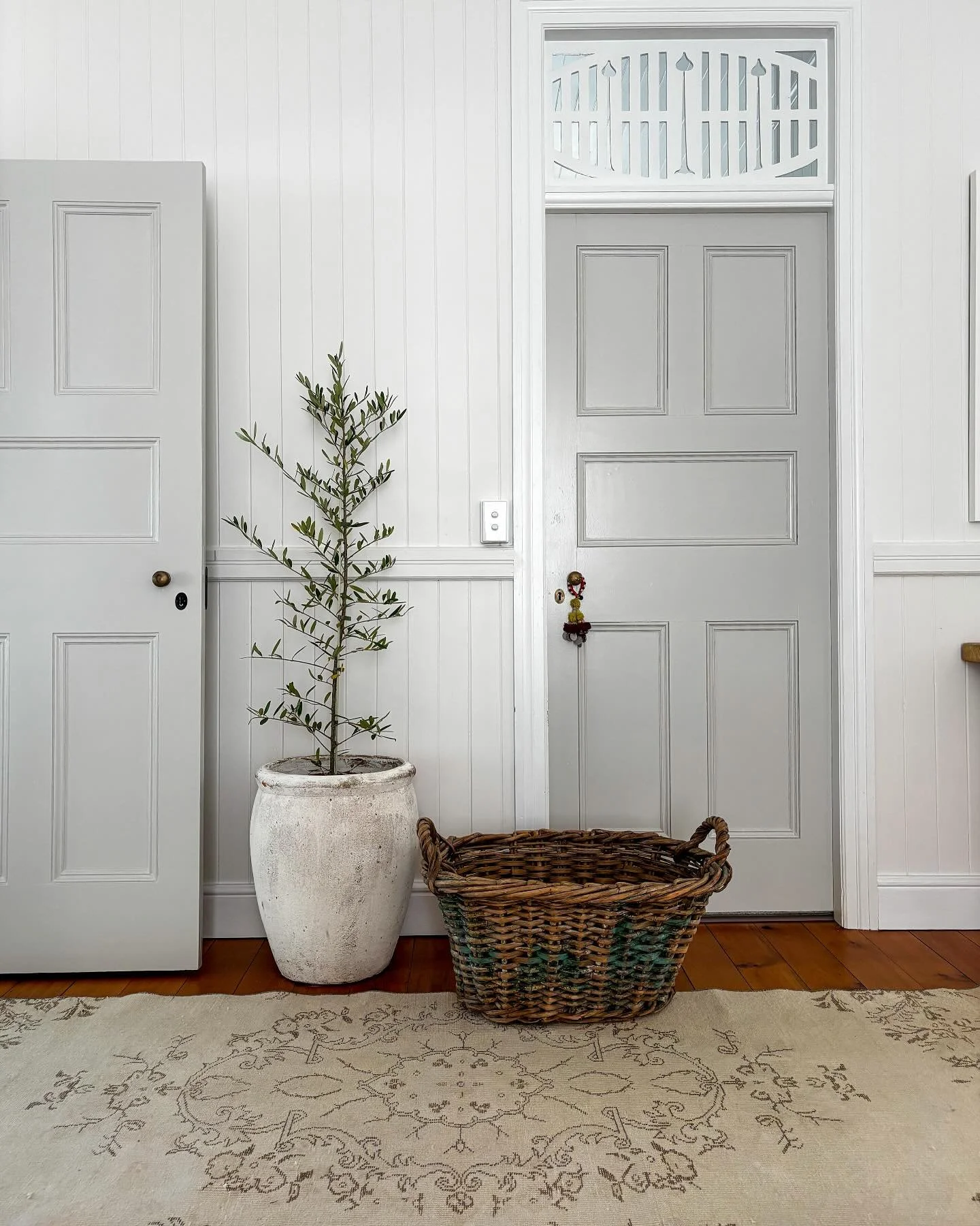 Pretty things for your Wednesday 🤍

#thatsmyfavourite #vintagerugs #vintagehome #antiquefinds