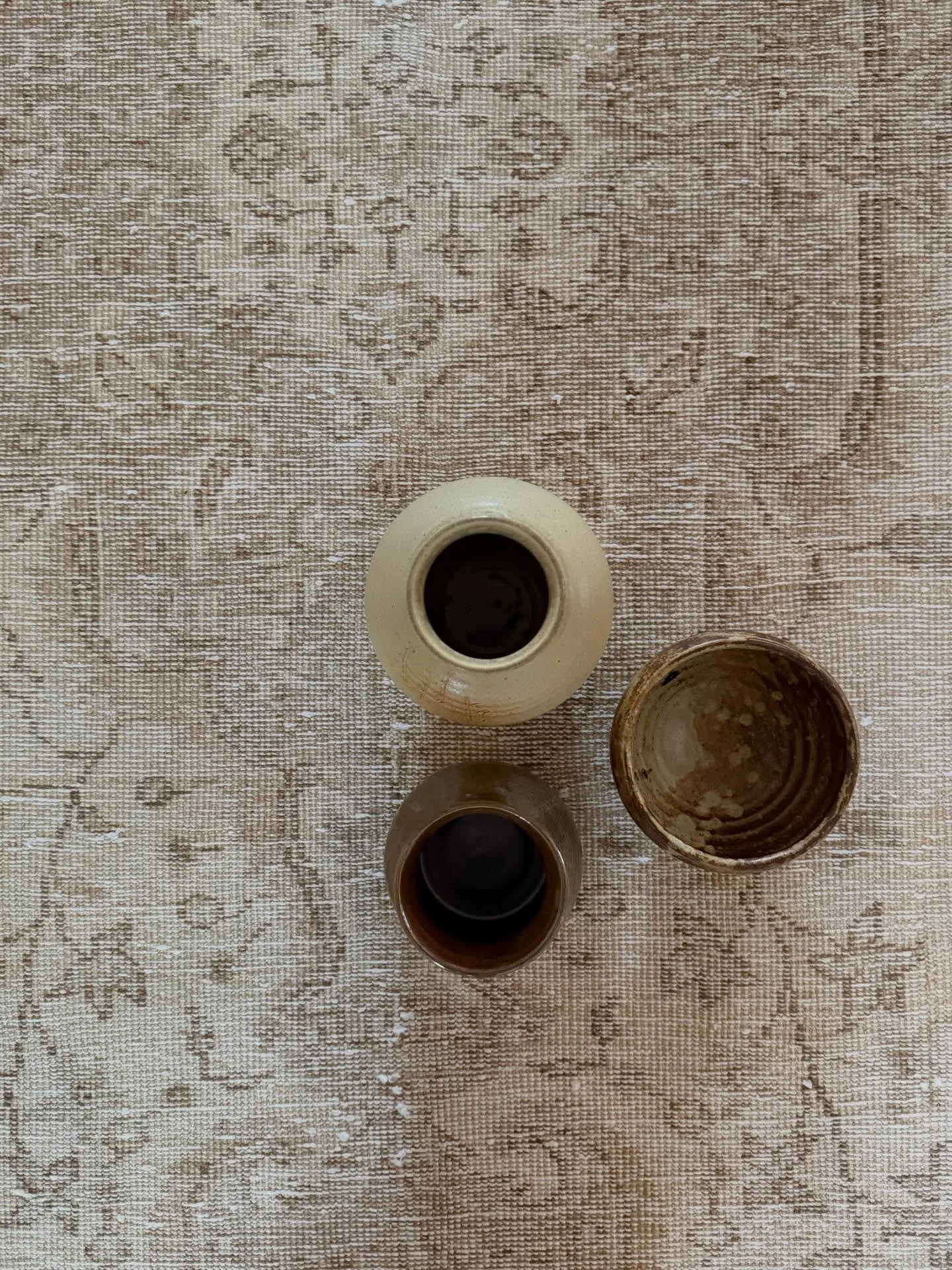 Bringing golden light with a central motif and ivy florals, Honey is one of a kind. Matched here with some TMF vintage pottery pieces 

Sweet as honey and available now 🤍
Link in bio