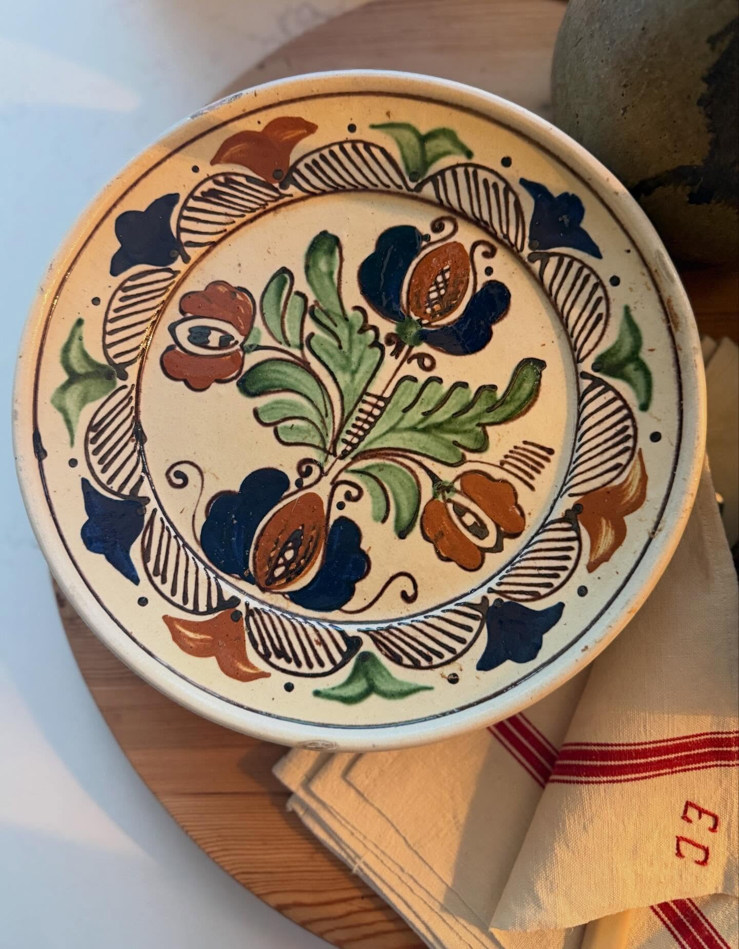 A few vintage kitchen beauties 🤍 adding a touch of effortless charm is easy with some of our favourites! 
 
These pieces coming with us to @thevintageandcountrybrocante or check our store, link in bio.