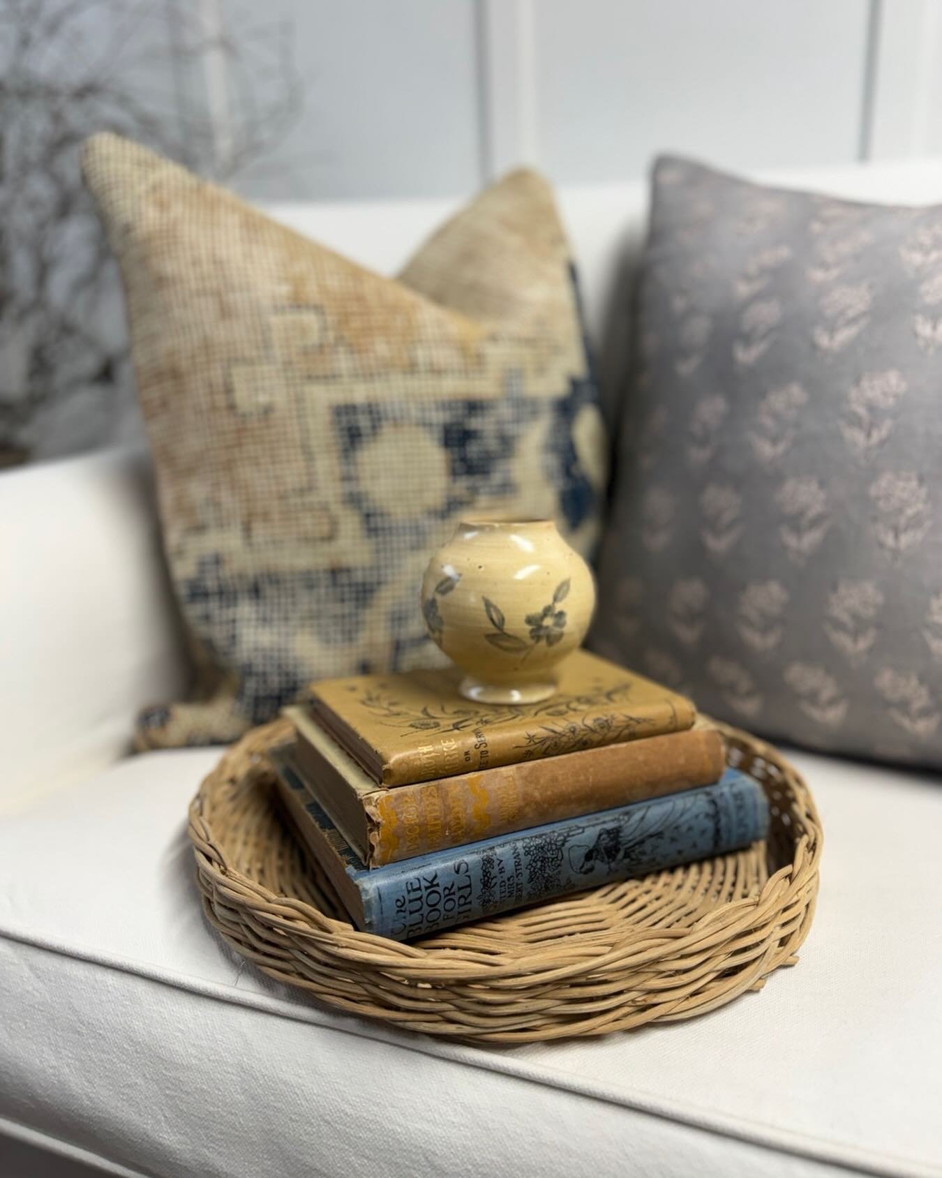 Happy Easter Saturday&hellip; what a gorgeous morning for pottering around home 🤍