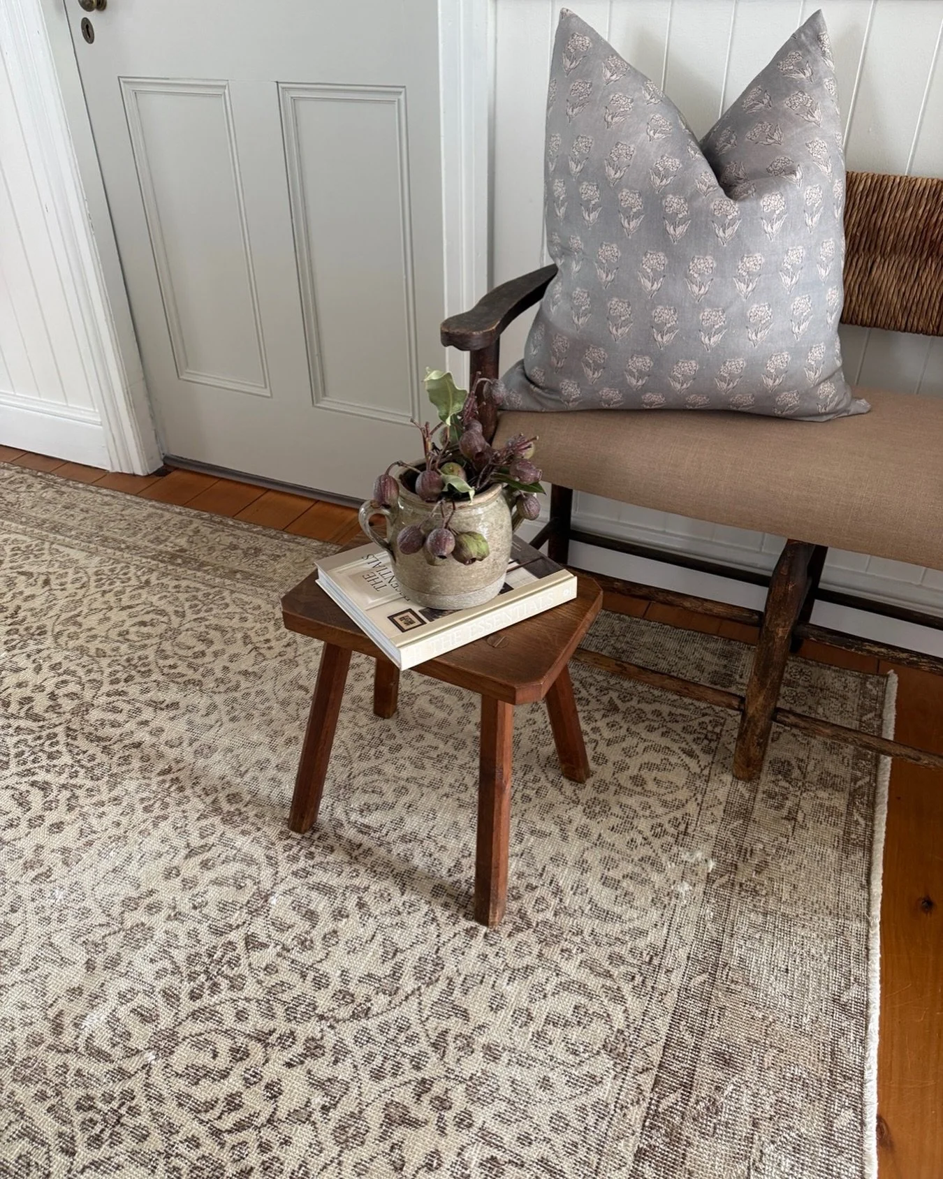 Just a pretty vintage rug and block print moment for your Tuesday 🤍