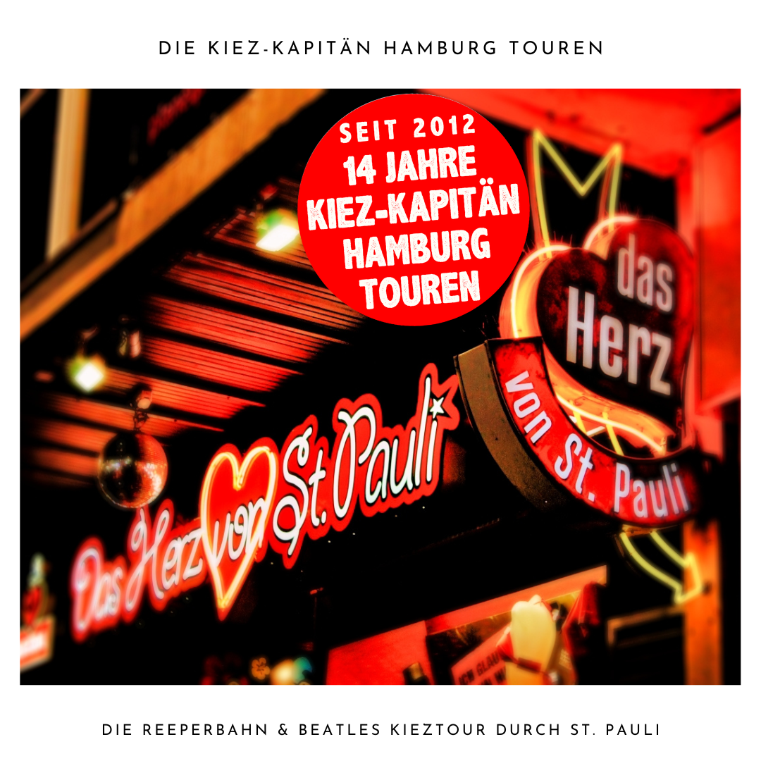 Neon-Schilder mit dem Text "Das Herz von St. Pauli" und eine rote Sprechblase mit der Aufschrift "Seit 2012 14 Jahre Kiez-Kapitän Hamburg Touren", Deko-Elemente und Lichter an einem Abend in Hamburg.