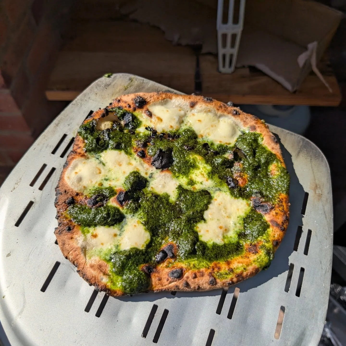 Throwback to this epic tier amazing pizza that I made with @youthincsa last year for their end of year showcase. Was flipping back through photos and this delicious gem came up.

Very garlicky garden pesto pizza W/ bocconcini and topped with sorrel a