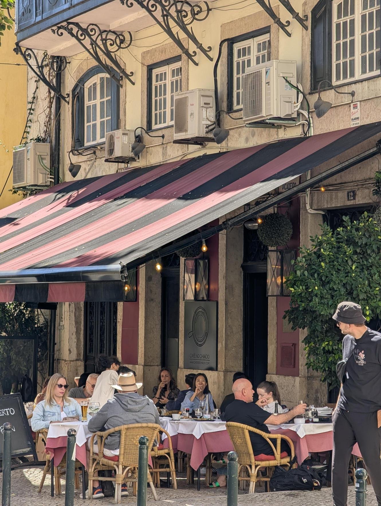 Life between buildings: Urban design insights from Lisbon