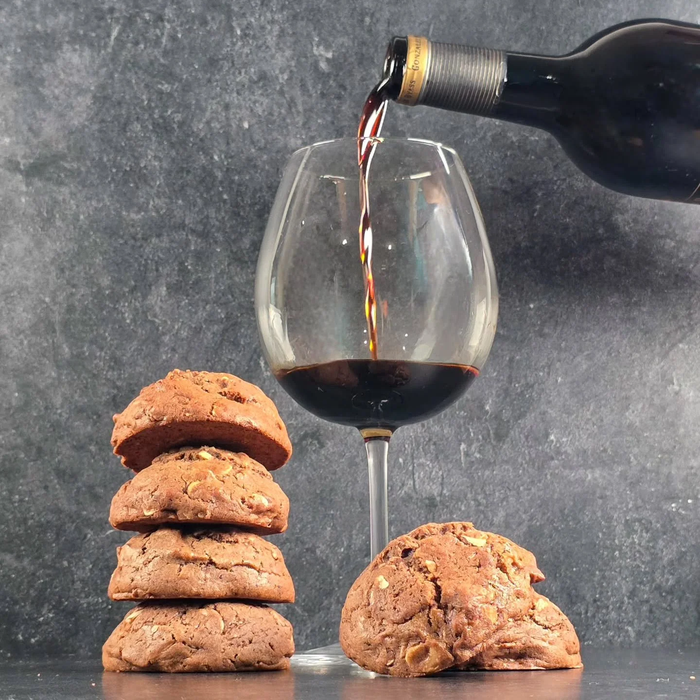 𝘐𝘵'𝘴 𝘚𝘩𝘦𝘳𝘳𝘺 𝘞𝘦𝘦𝘬, 𝘥𝘢𝘳𝘭𝘪𝘯𝘨𝘴!

And what better way to celebrate than by indulging in one of life's most exquisite pleasures: 𝗣𝗲𝗱𝗿𝗼 𝗫𝗶𝗺&eacute;𝗻𝗲𝘇 𝗦𝗵𝗲𝗿𝗿𝘆 paired with a rich, homemade bitter chocolate? 🍪🍫
I've been