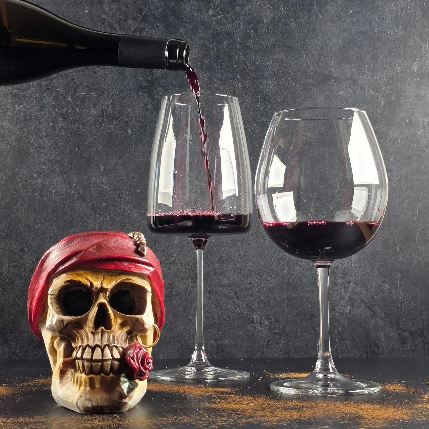 𝘏𝘢𝘱𝘱𝘺 𝘏𝘢𝘭𝘭𝘰-𝘸𝘪𝘯𝘦, 𝘮𝘺 𝘴𝘱𝘰𝘰𝘬𝘺 𝘥𝘢𝘳𝘭𝘪𝘯𝘨𝘴 💀🍷

Tonight, darlings, is of course Halloween.
A night of mystery, mischief, and a little magic in the glass.

As I pondered what to pour, I thought of a wine that captures the spir