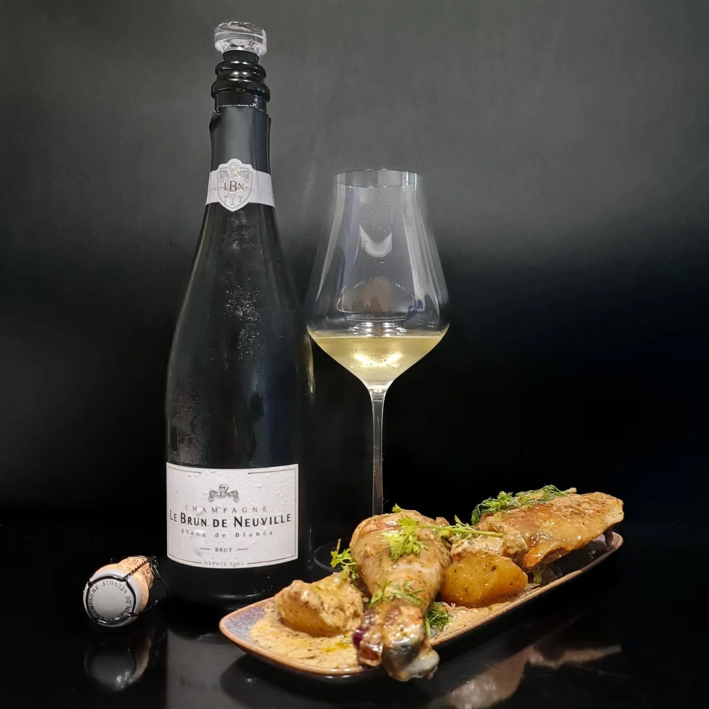 𝘋𝘢𝘳𝘭𝘪𝘯𝘨𝘴, 𝘩𝘰𝘸 𝘢𝘣𝘰𝘶𝘵 𝘸𝘦 𝘴𝘱𝘪𝘤𝘦 𝘶𝘱 𝘊𝘩𝘢𝘮𝘱𝘢𝘨𝘯𝘦 𝘋𝘢𝘺 𝘸𝘪𝘵𝘩 𝘴𝘰𝘮𝘦𝘵𝘩𝘪𝘯𝘨 𝘤𝘳𝘦𝘢𝘮𝘺 𝘢𝘯𝘥 𝘤𝘰𝘮𝘧𝘰𝘳𝘵𝘪𝘯𝘨?

Today, I'm celebrating International Champagne Day a little differently, with something slow-coo