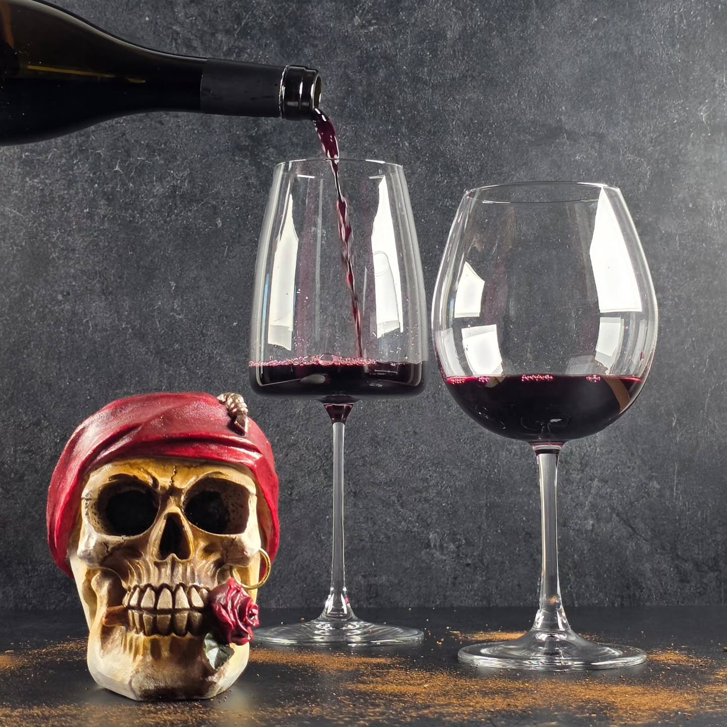 𝘏𝘢𝘱𝘱𝘺 𝘏𝘢𝘭𝘭𝘰-𝘸𝘪𝘯𝘦, 𝘮𝘺 𝘴𝘱𝘰𝘰𝘬𝘺 𝘥𝘢𝘳𝘭𝘪𝘯𝘨𝘴 💀🍷

Tonight, darlings, is of course Halloween.
A night of mystery, mischief, and a little magic in the glass.

As I pondered what to pour, I thought of a wine that captures the spir